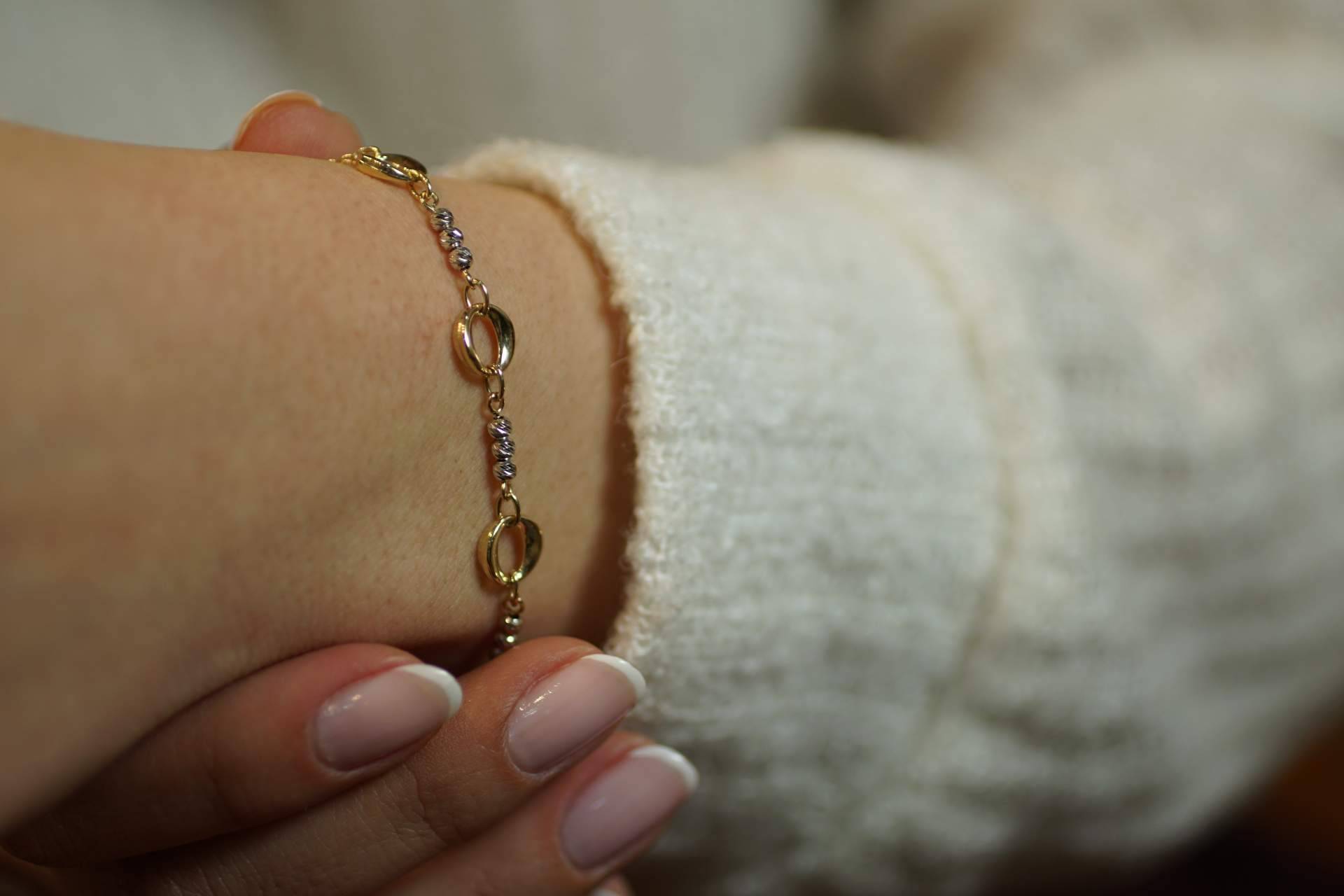El Rubí Joyeros dispone de pulseras de oro con diamantes