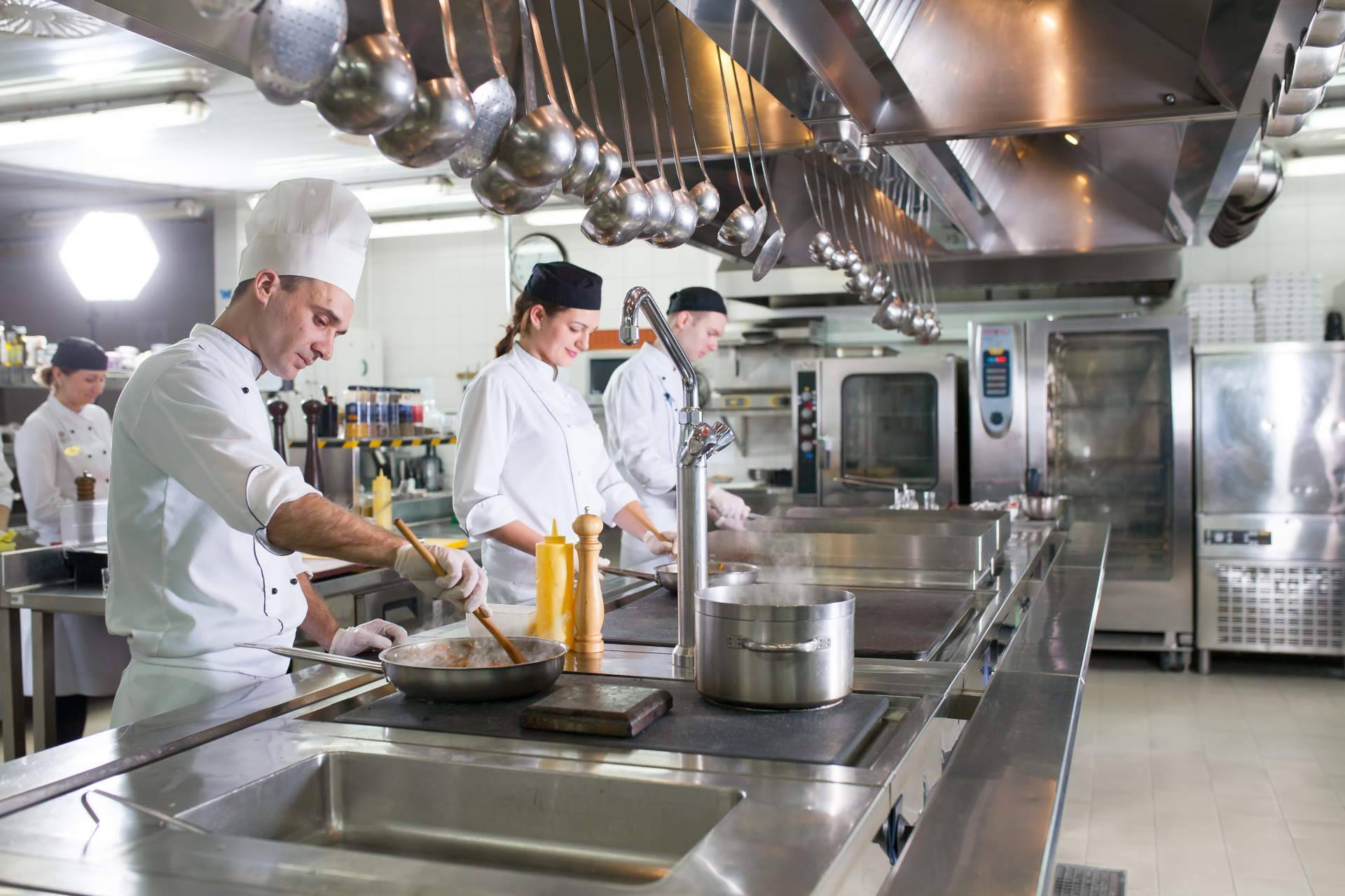 ¿Por qué es importante la importancia de realizar un curso en manipulación de alimentos?, por Damito Formación