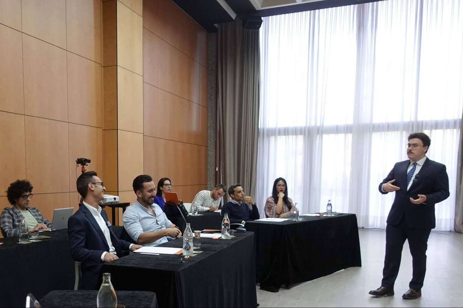 Fernando Miralles, campeón de oratoria en España, logra 1 millón de seguidores en TikTok