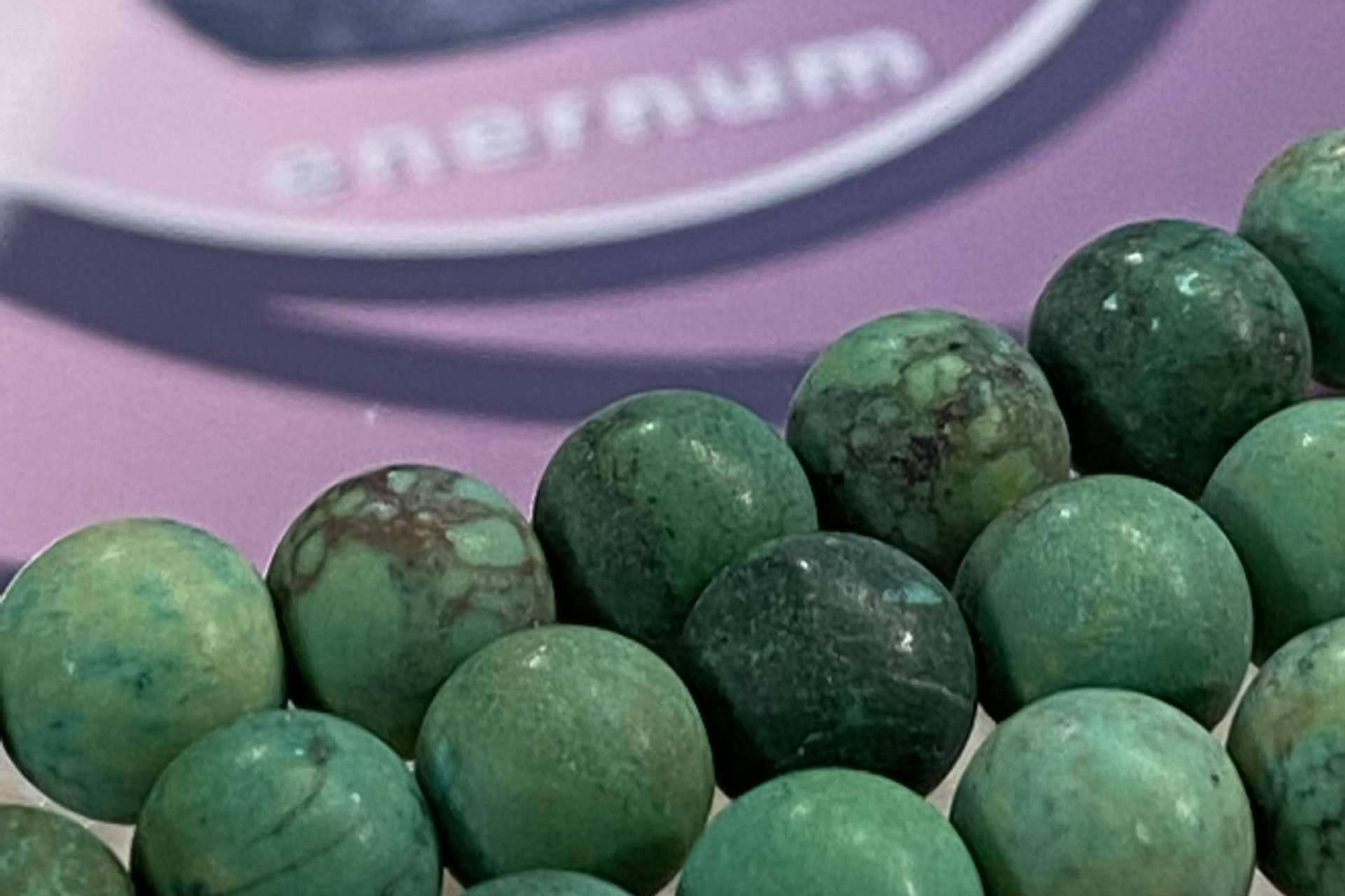 Enernum dispone de enernums hechos de madera de sándalo y piedras naturales