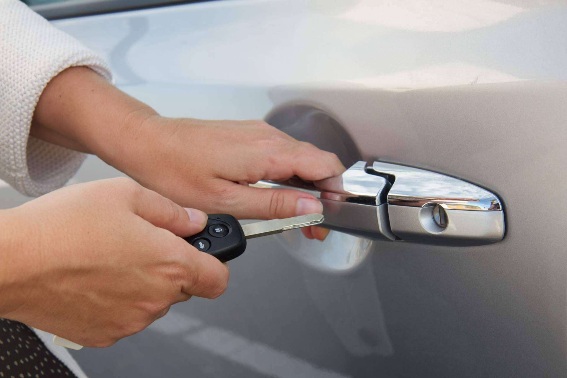 Reparación de cerraduras de coche de la mano de EGINER