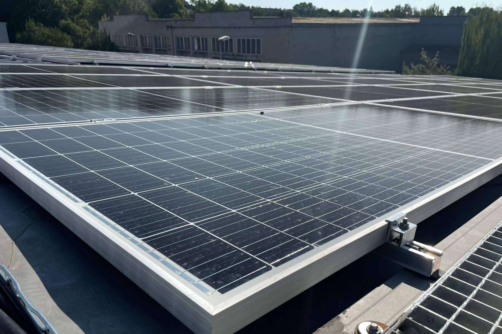 ¿Cómo las empresas se están beneficiando también de la energía solar? El autoconsumo industrial, por Sereco Energía