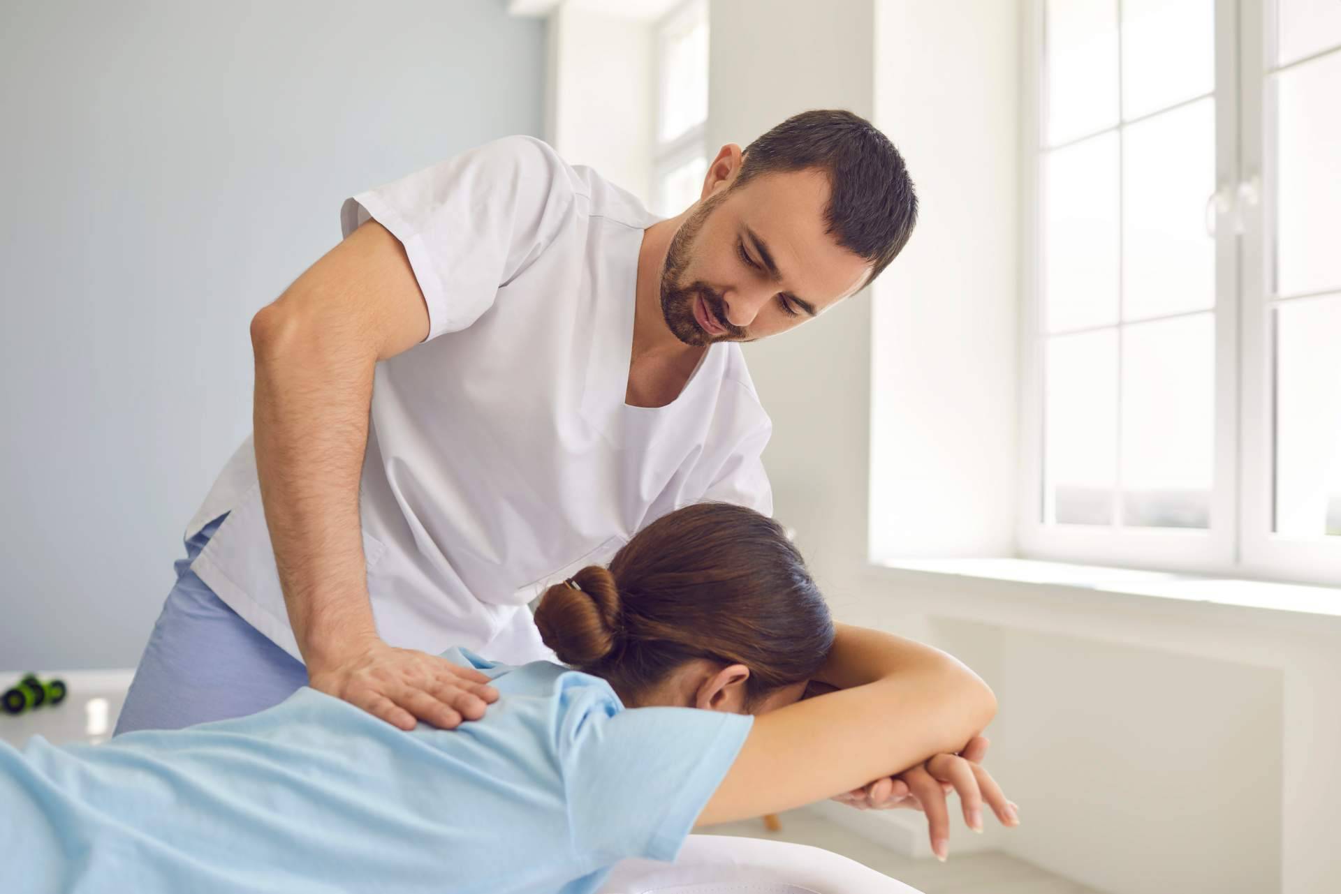 Fisioterapeutas, médicos y enfermeros pueden acceder a la formación en Osteopatía de ESPS