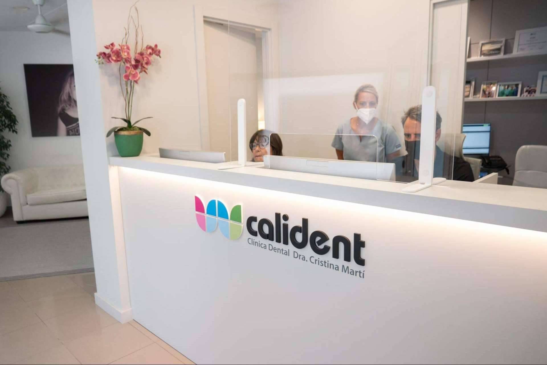 Cuidar la sonrisa en clínica dental Calident en Sitges, Barcelona