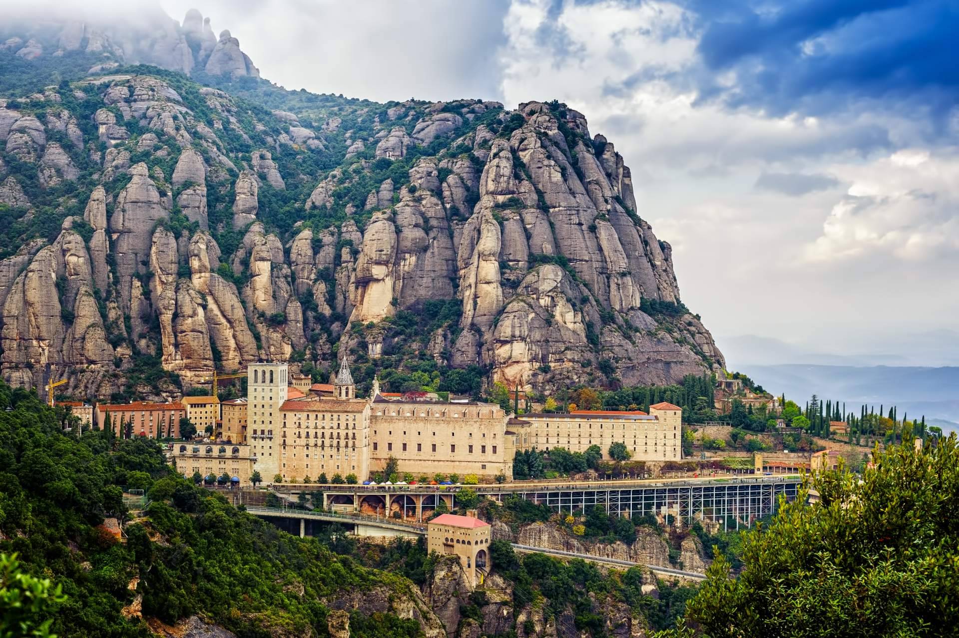 El destacado Tour Montserrat de Sea & Mountain Experiences incluye hiking por las ermitas y visita al monasterio