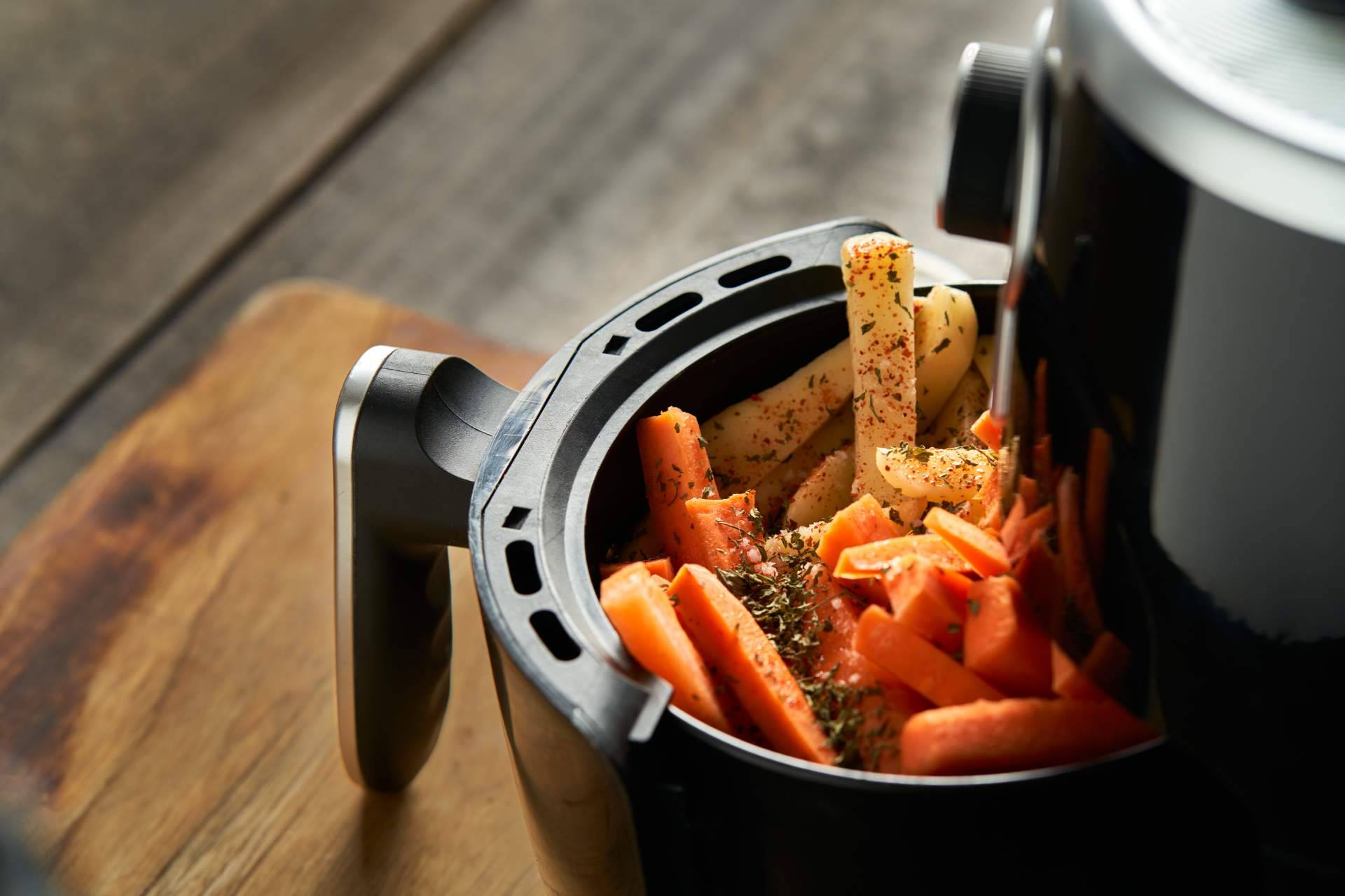 ¿Cuáles son los beneficios de cocinar con la freidora sin aceite de Bienestar 360?