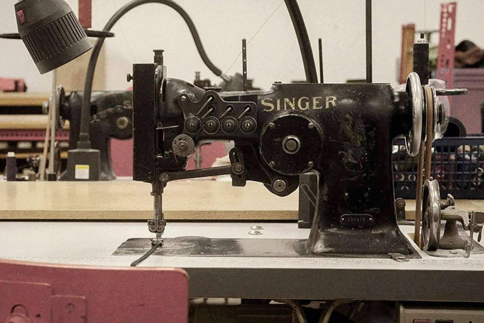 Guantes de mujer con un diseño único y calidad artesanal de la mano de Santacana