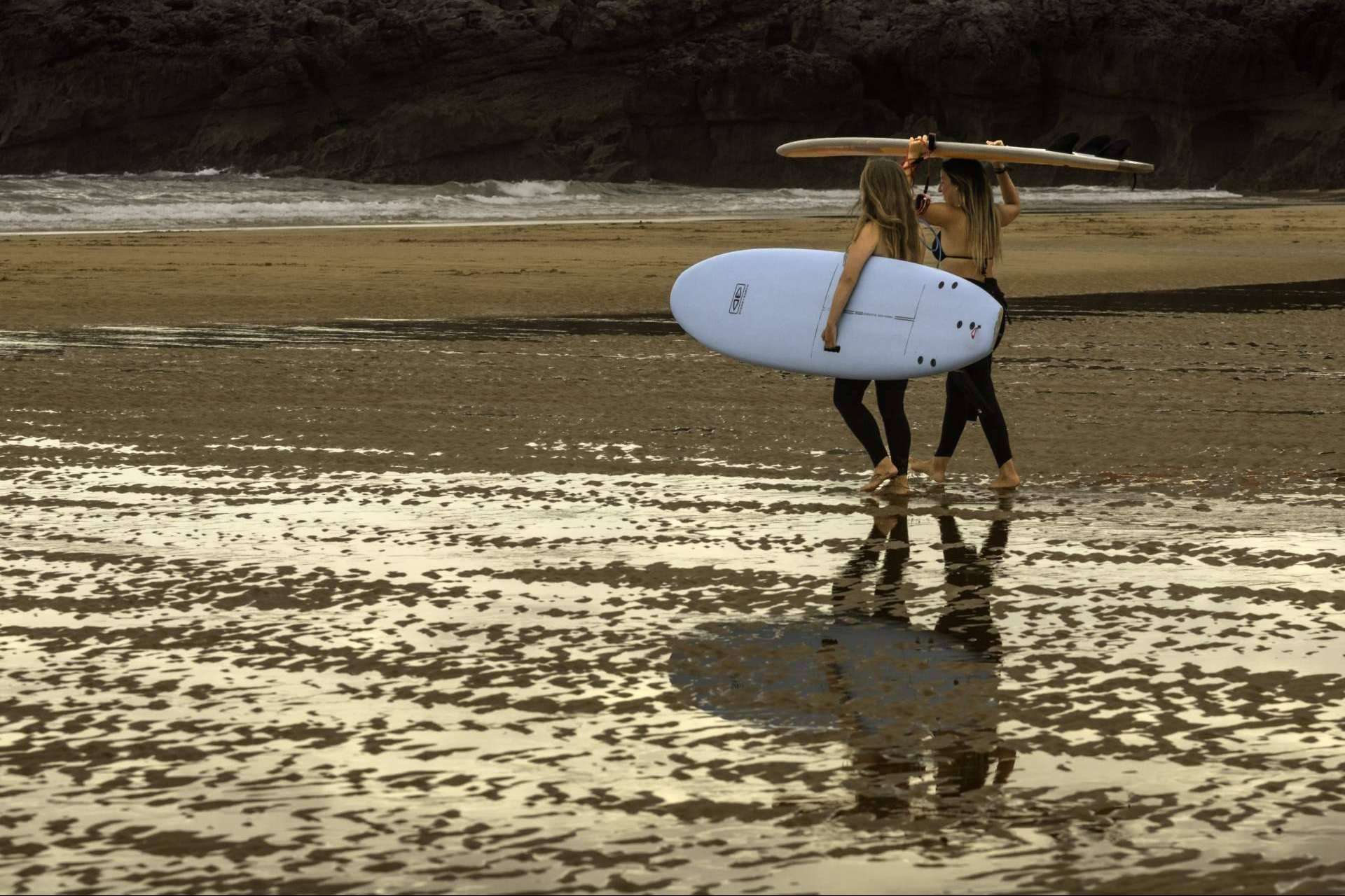Los niños que van a Cantabria eligen un campamento de surf en plena naturaleza como Ajo Natura Surf Camp