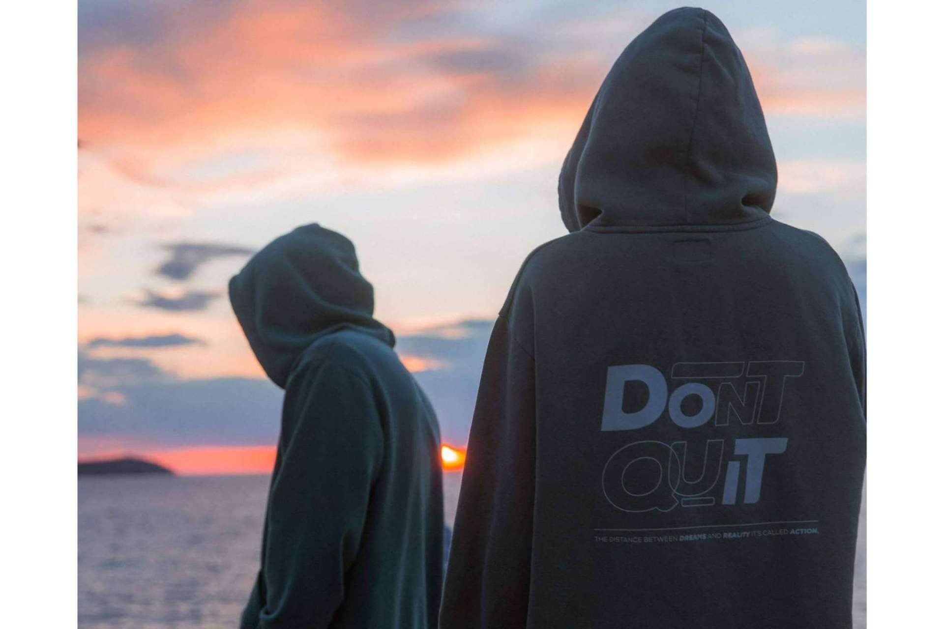La firma de moda Troppo y sus sudaderas unisex triunfan entre los jóvenes apasionados de la aventura