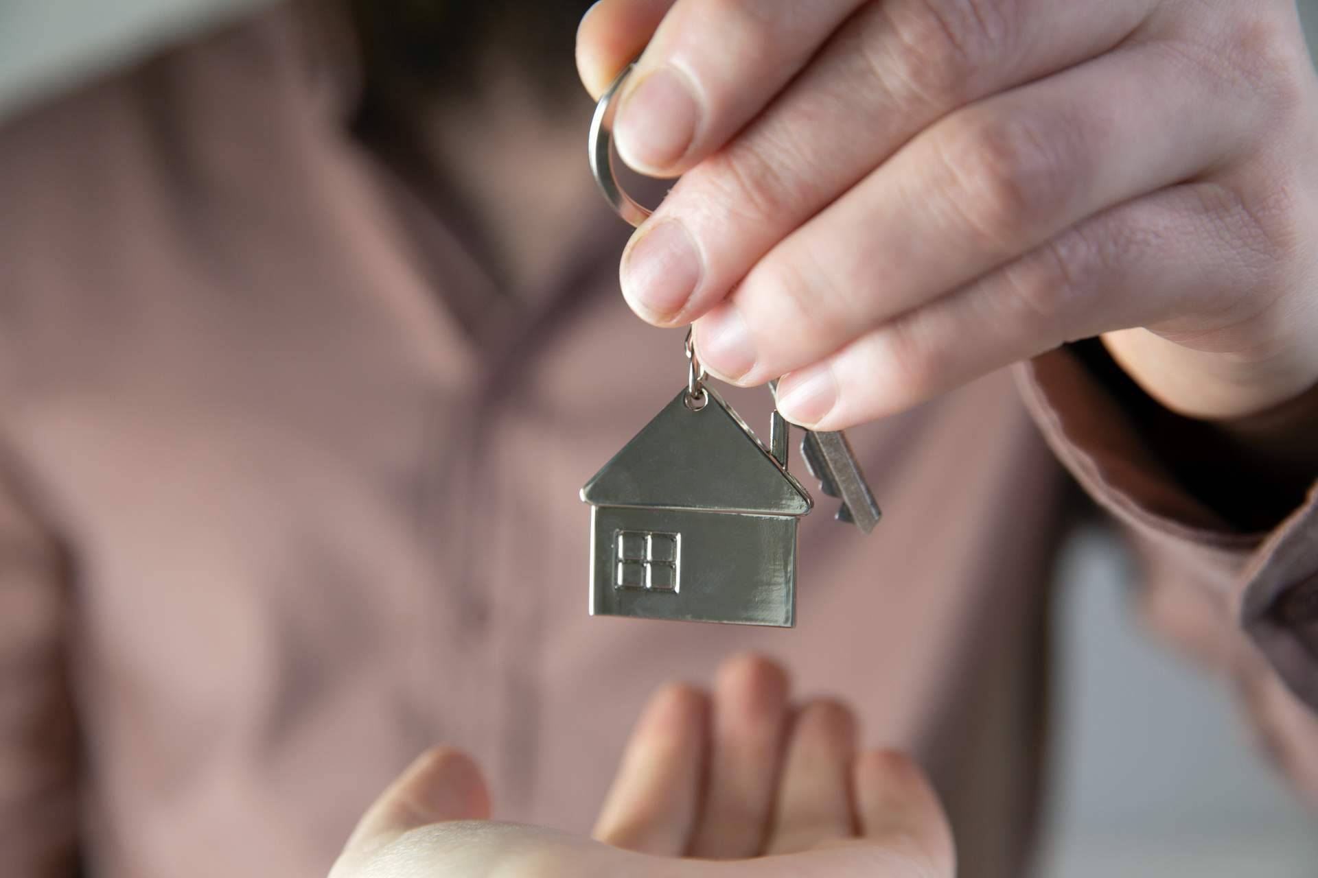 Pros y contras de la compra de una vivienda a un particular, con La Casa Agency El Clot