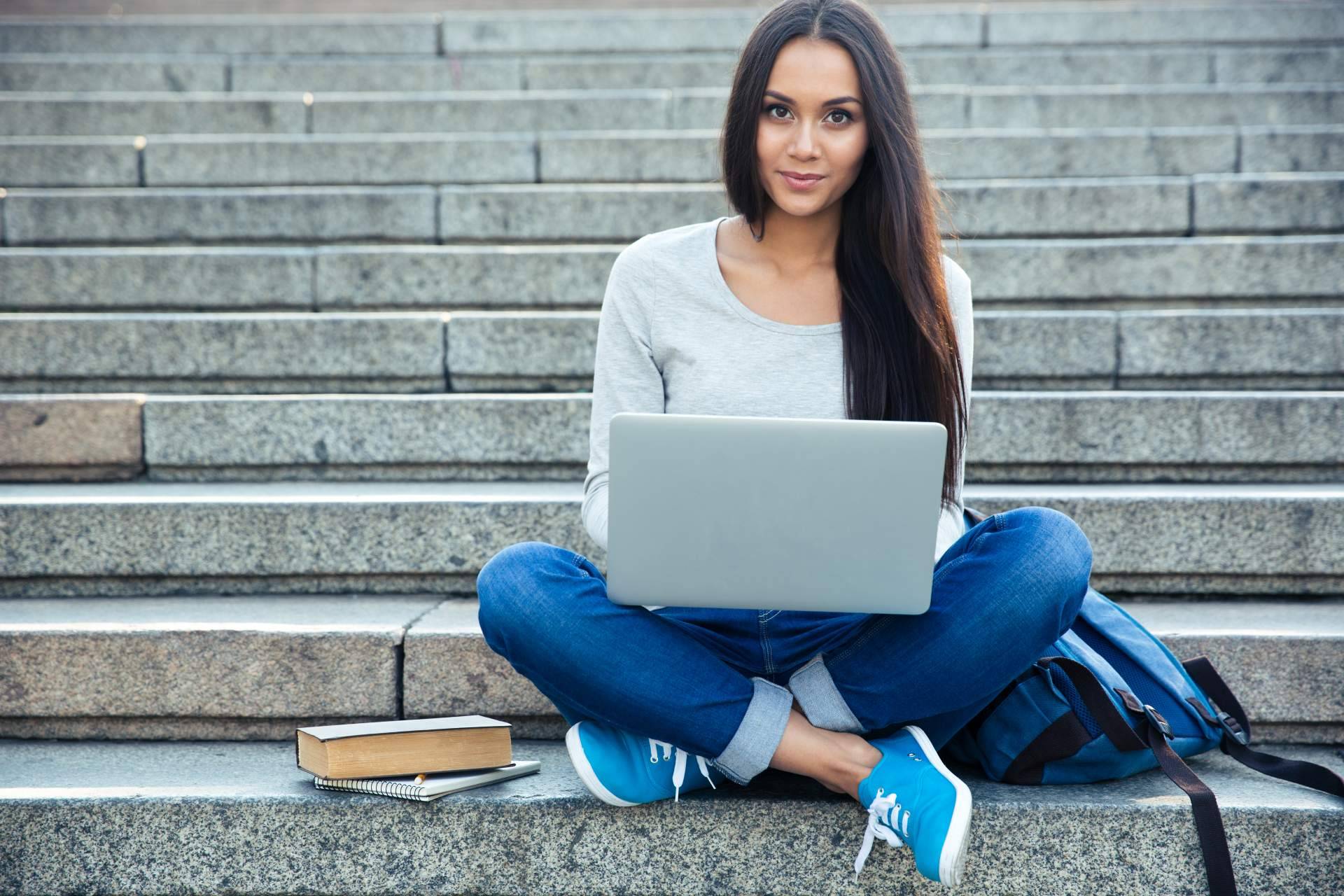 Autoescuela 2000 y las ventajas de su servicio de teóricas online