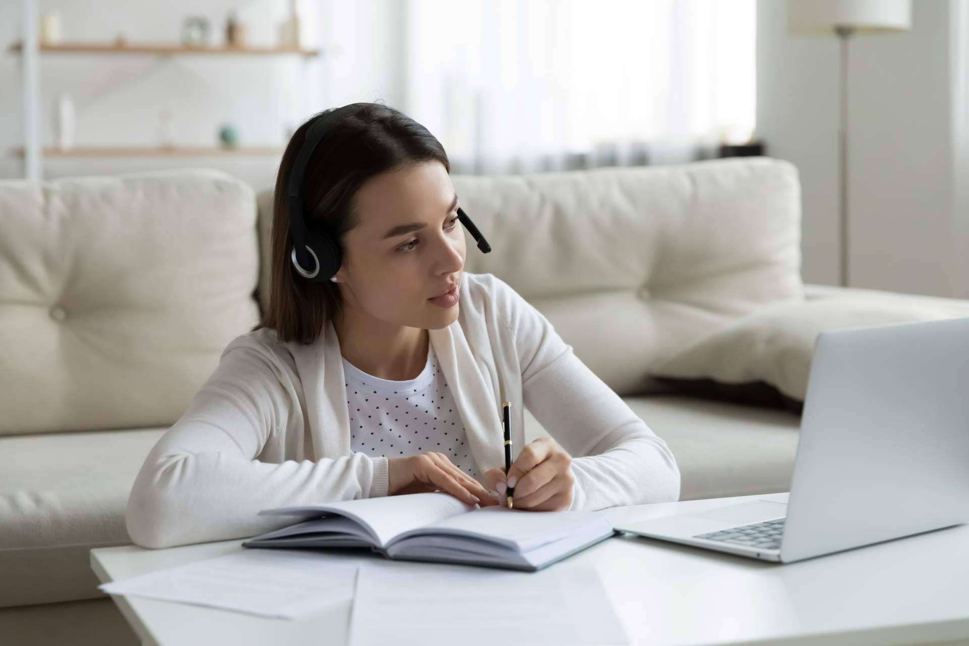 Cursos gratuitos en la modalidad que mejor se adapte a cada estudiante, con Academia Integral