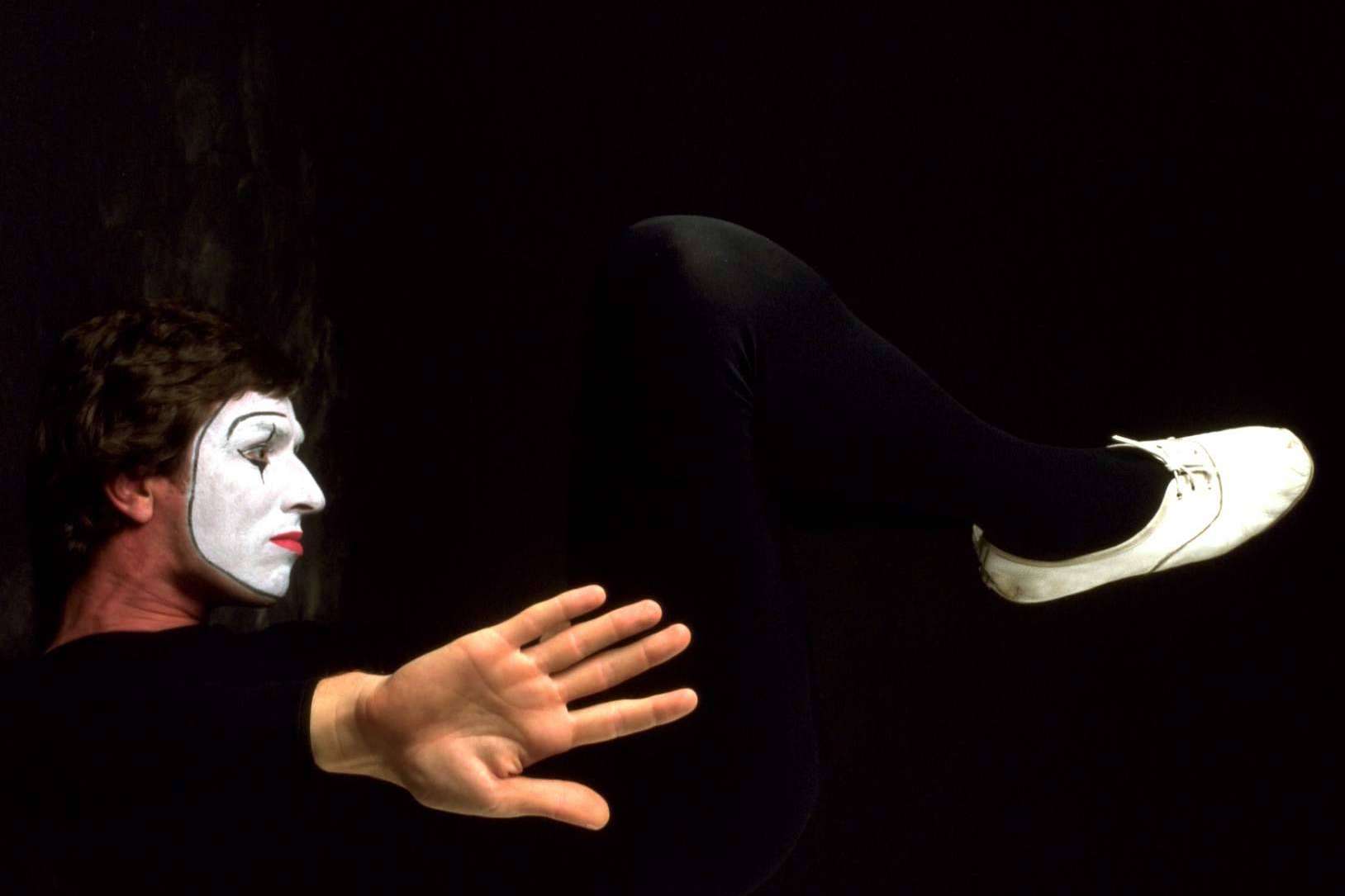 Sensibilización y prevención del uso y el abuso del alcohol entre la juventud, de la mano de El Teatro de Mimo Peter Roberts