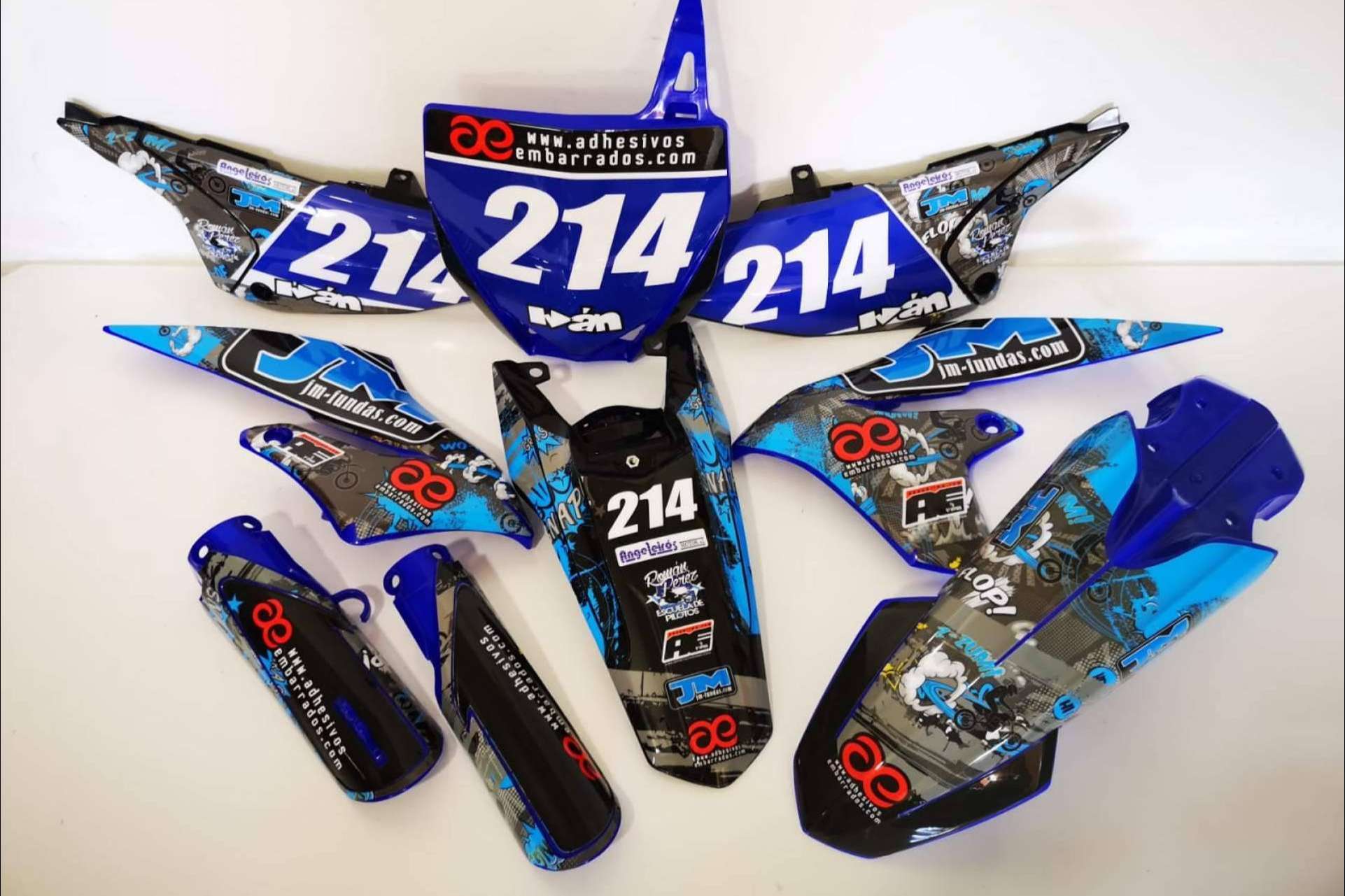 ADHESIVOSEMBARRADOS ofrece plásticos y adhesivos personalizados para motos off road