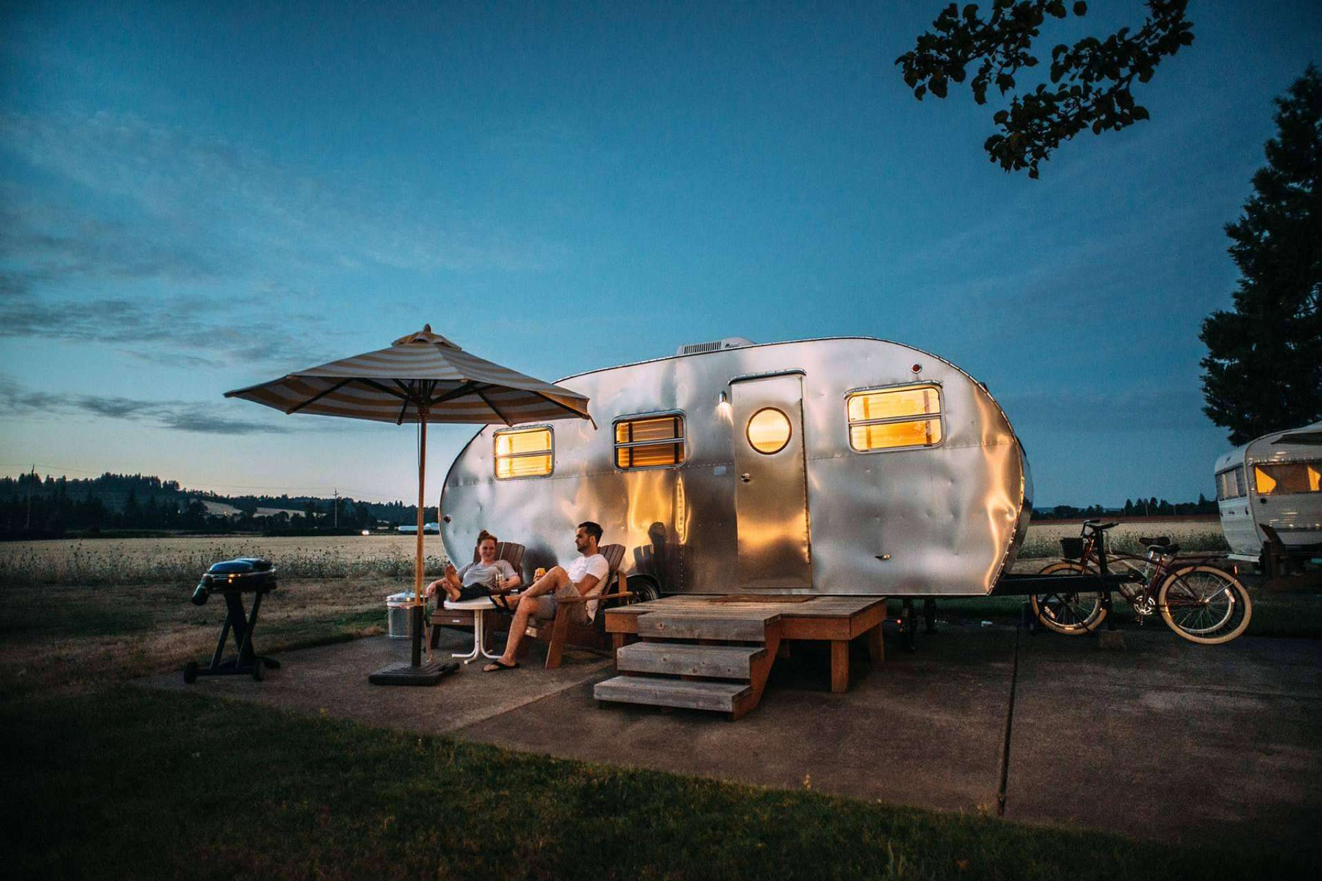 Optimizar las empresas del sector turístico a través de una base de datos de camping y base de datos de agencias de viajes, por BancoDatos