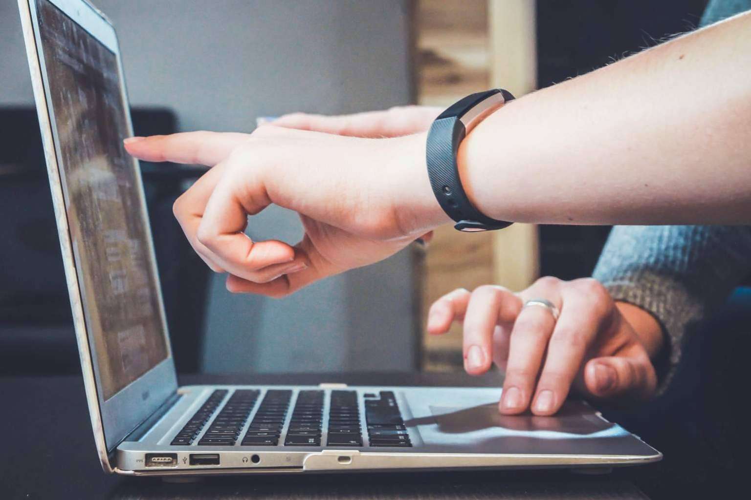 Desarrollo de páginas web para empresas para virtualizar un negocio, por El Informático Personal