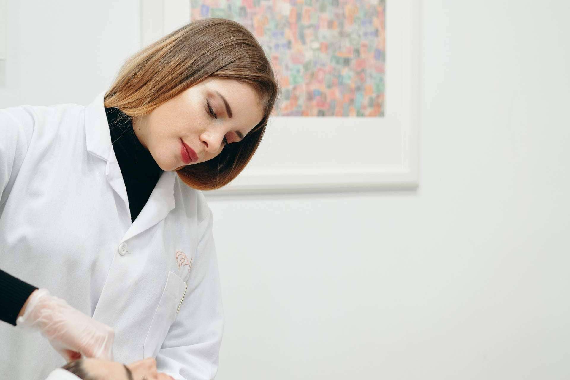 ¿Cómo eliminar las ojeras y rejuvenecer la mirada de la mano de la Dra. Raquel Fercasy?