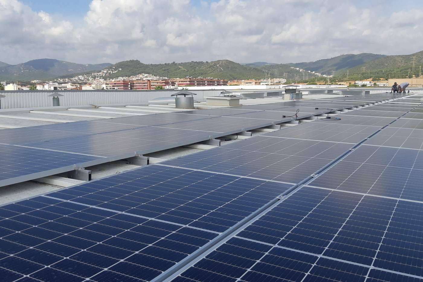 Scent Emotions finaliza la primera fase de instalación de sus placas fotovoltaicas