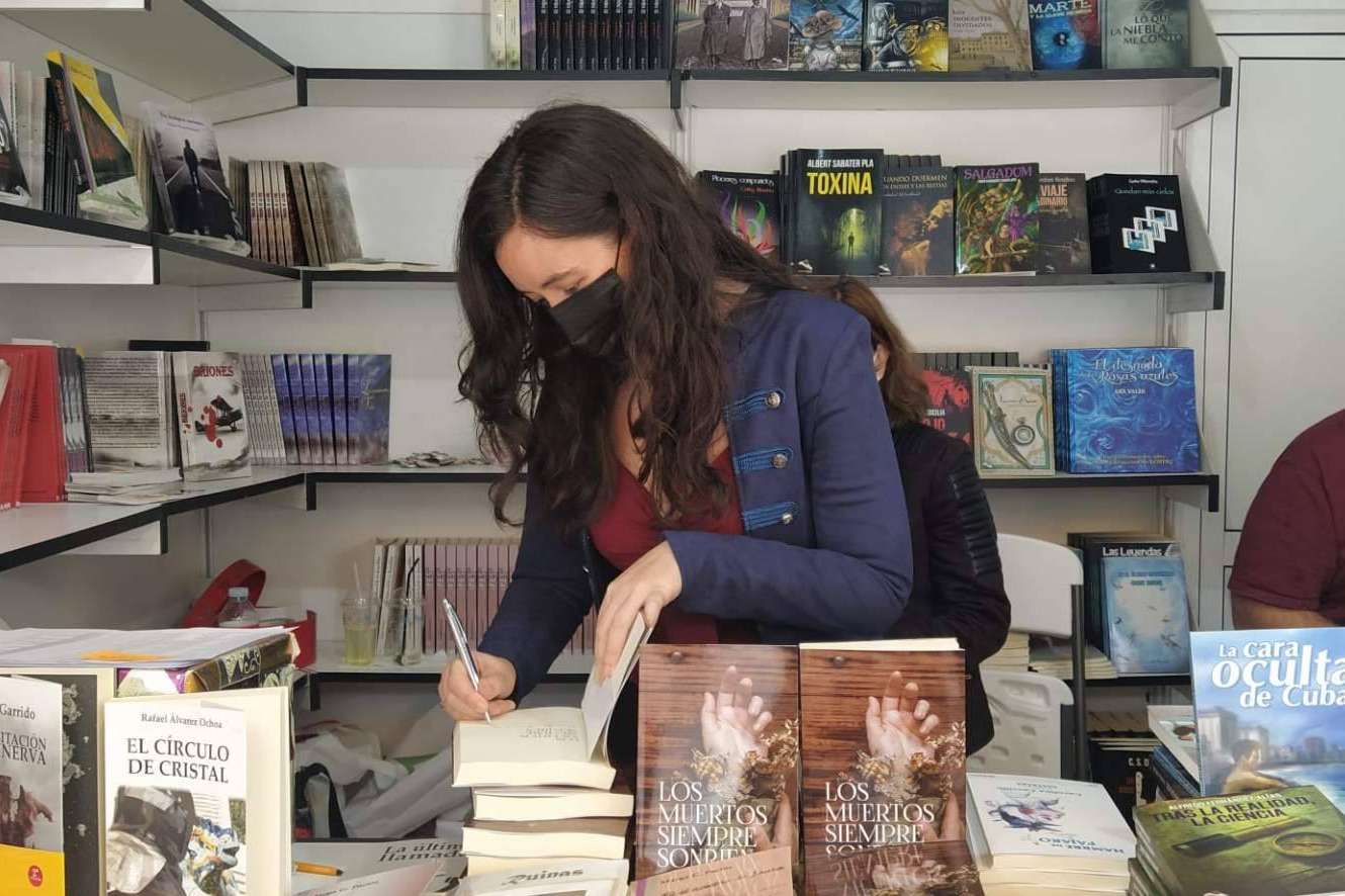 Marta González Peláez, autora de 'Los muertos siempre sonríen', acudirá a la Feria del Libro de Murcia