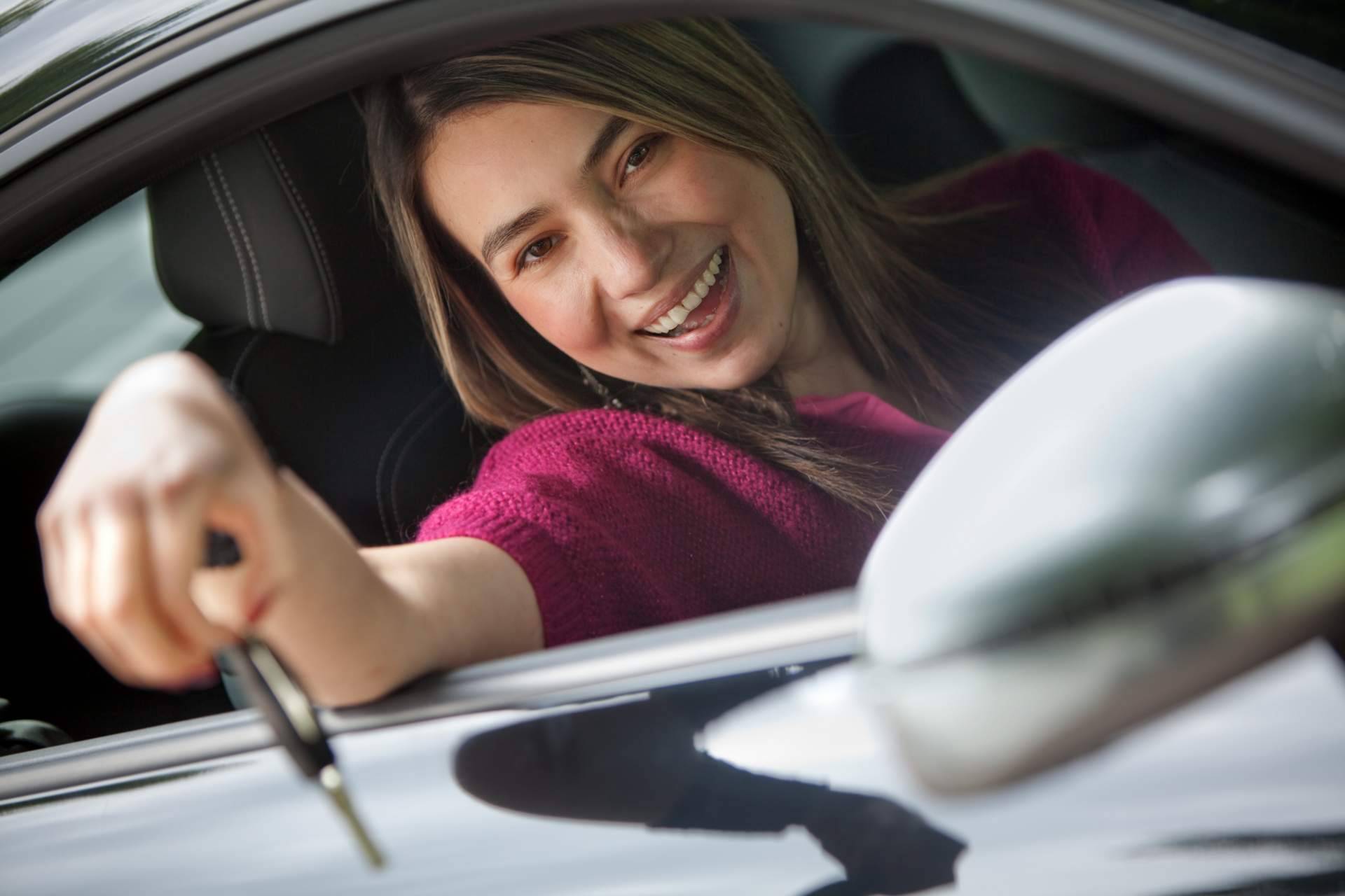 El servicio de sustitución de carcasas para llaves y mandos de coches de la compañía Eginer