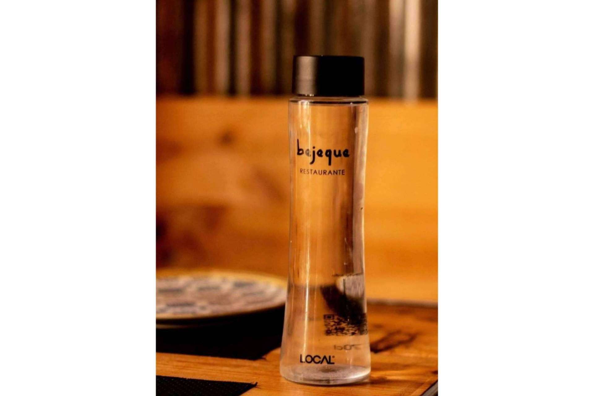 Agua sostenible en restaurantes para ayudar al cuidado del medioambiente, de la mano de Agua Local