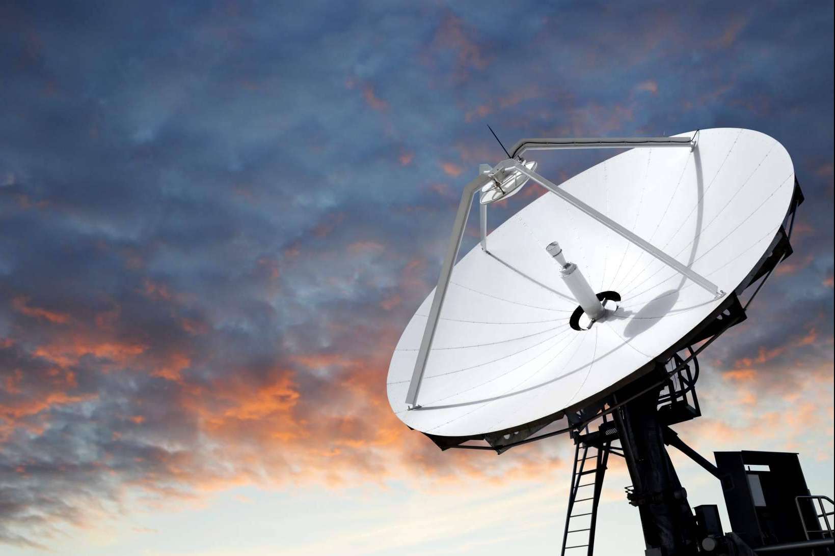 El equipo de expertos de Antenistas Valencia se encarga de instalar y reparar antenas parabólicas