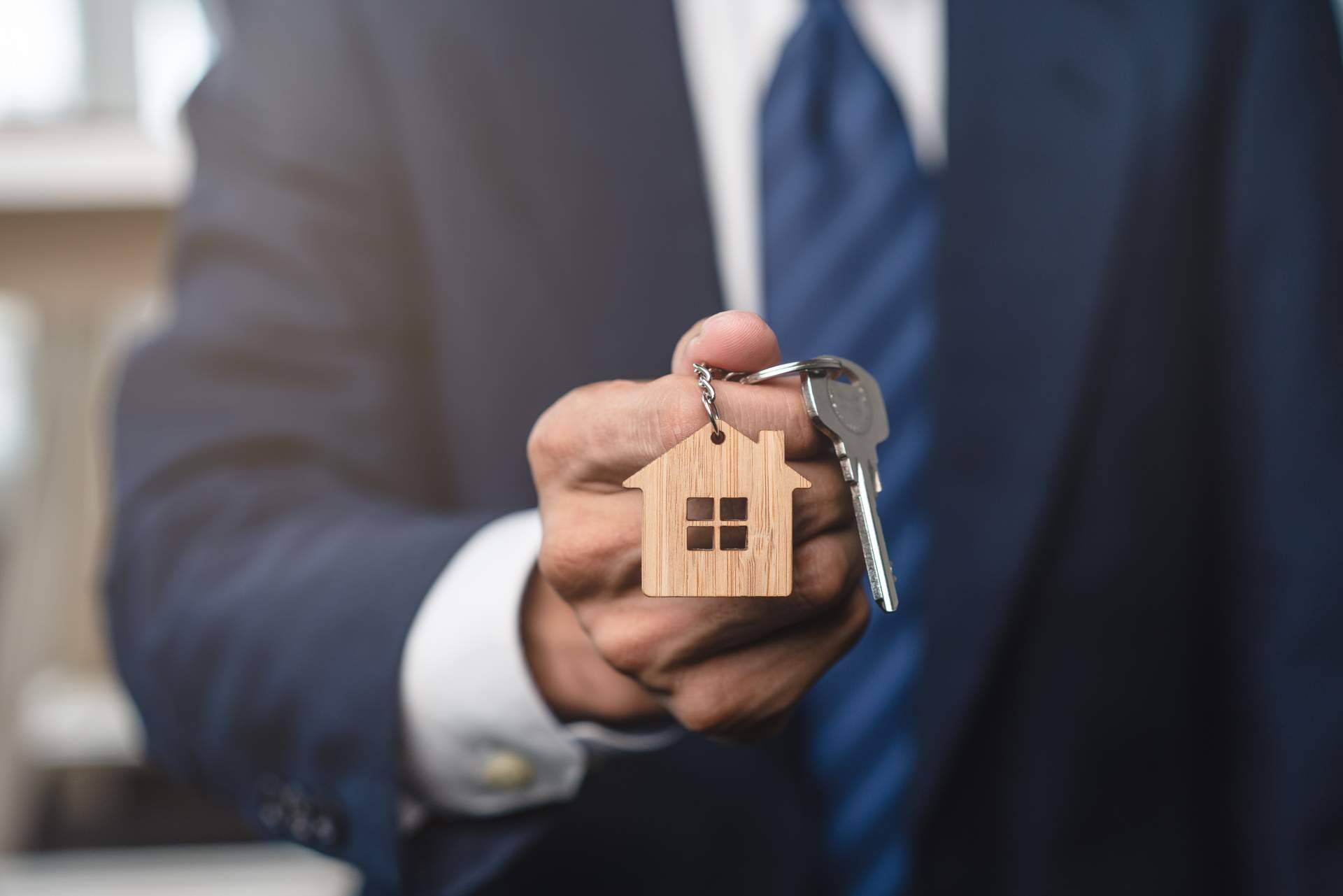 ¿Qué es necesario para ser agente inmobiliario?, por La Casa Agency El Clot