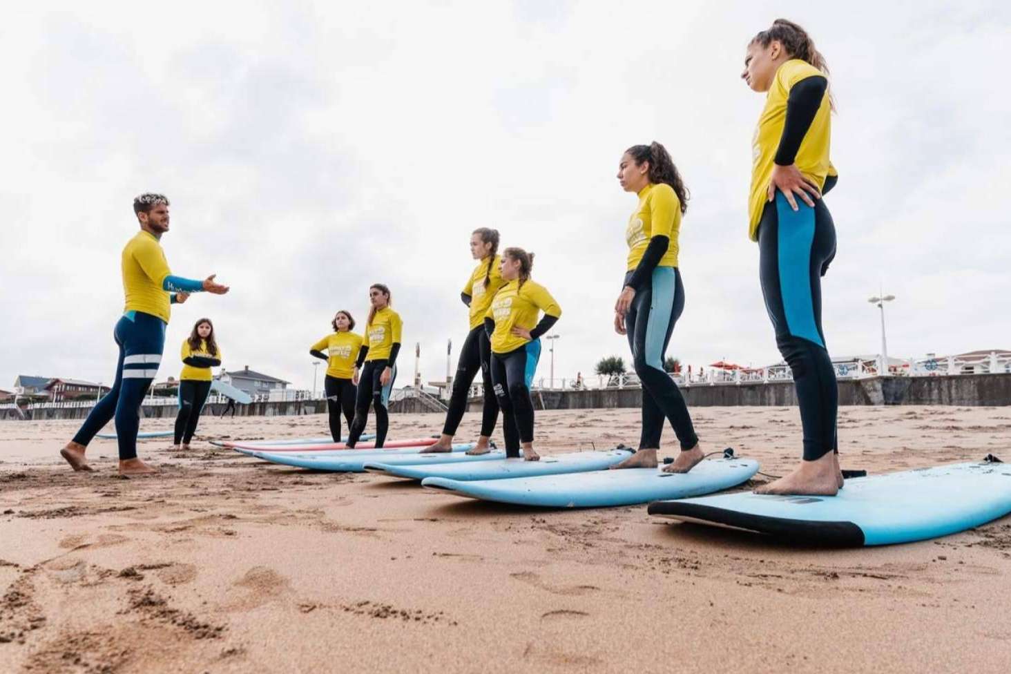 El verano sin fin en Salinas llega de la mano de Family Surfers