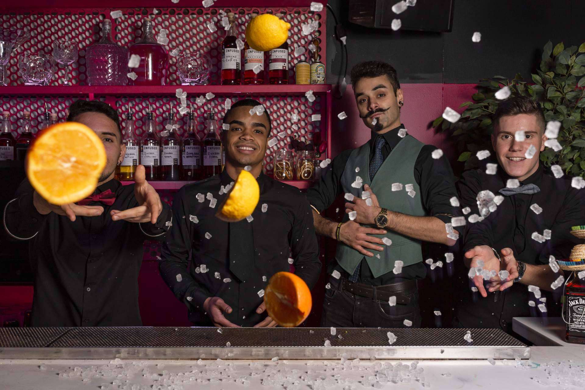 Así son los cursos especializados en bartending y hostelería de la mano de la Escuela Coctelería de Madrid