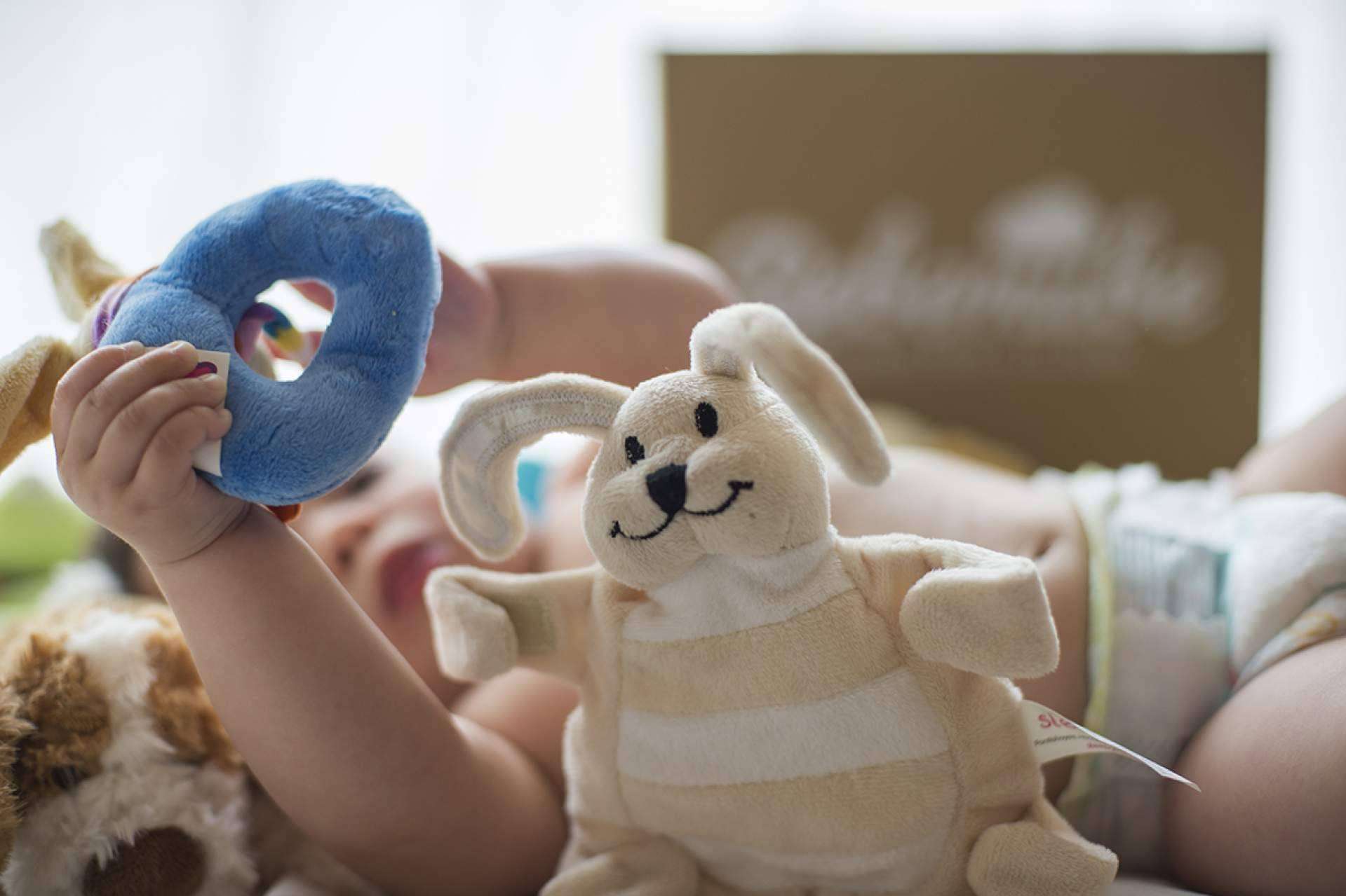 Bebenube, un servicio de suscripción para padres y madres que mensualmente envía una caja con productos para bebés