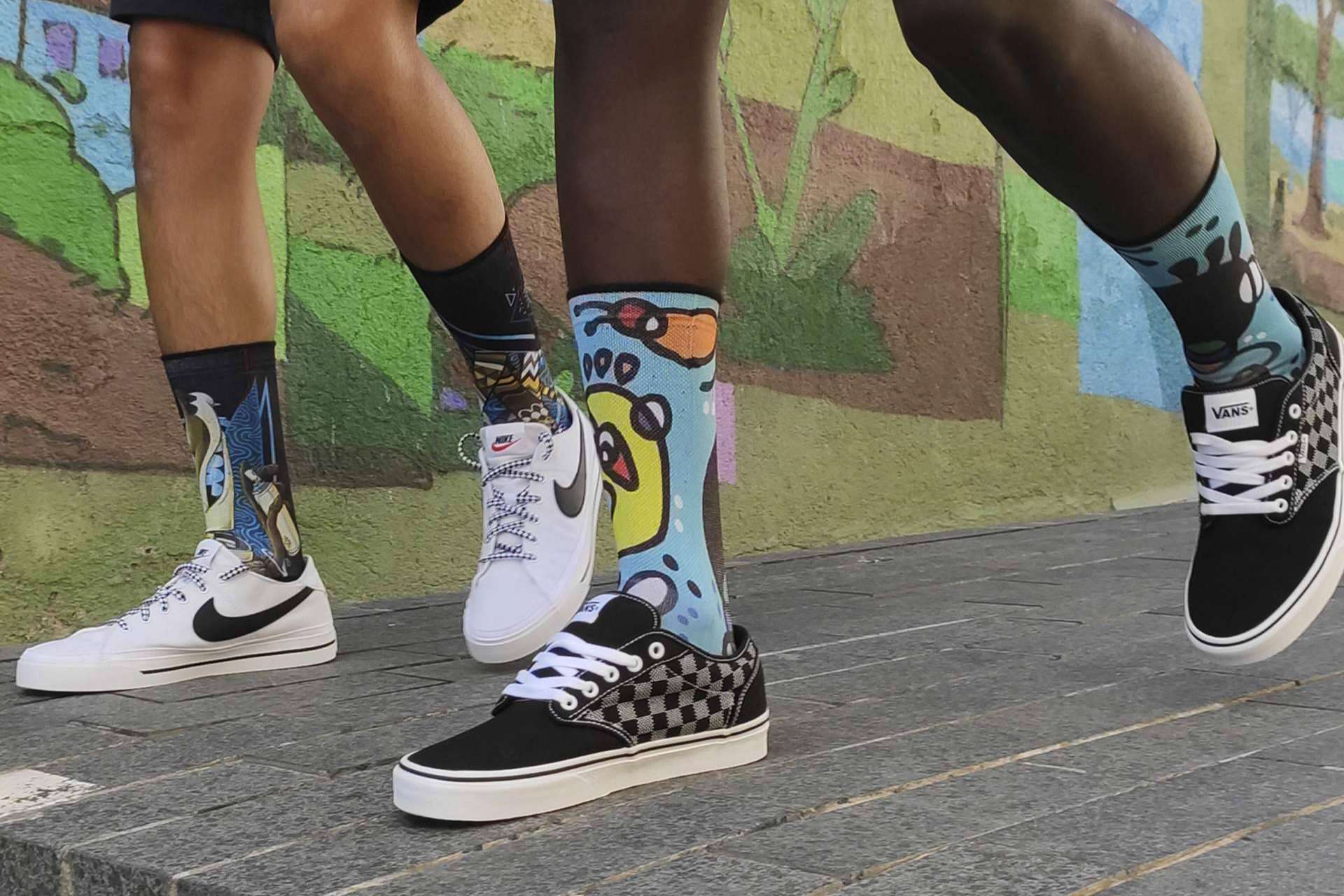 Vestir arte urbano con los calcetines divertidos de ISOKISI