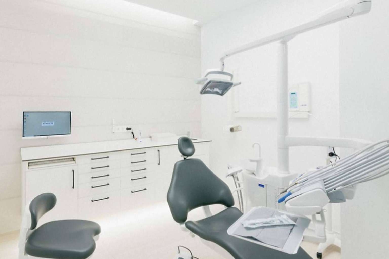 Sonreír sin complejos con los implantes dentales de MYCA
