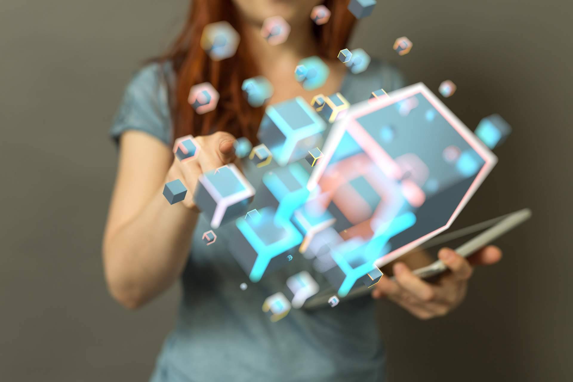 AVIVA VOICE, conexión de servicios de reconocimiento de caracteres por Inteligencia Artificial con la cámara del móvil a través de un SMS o un código QR