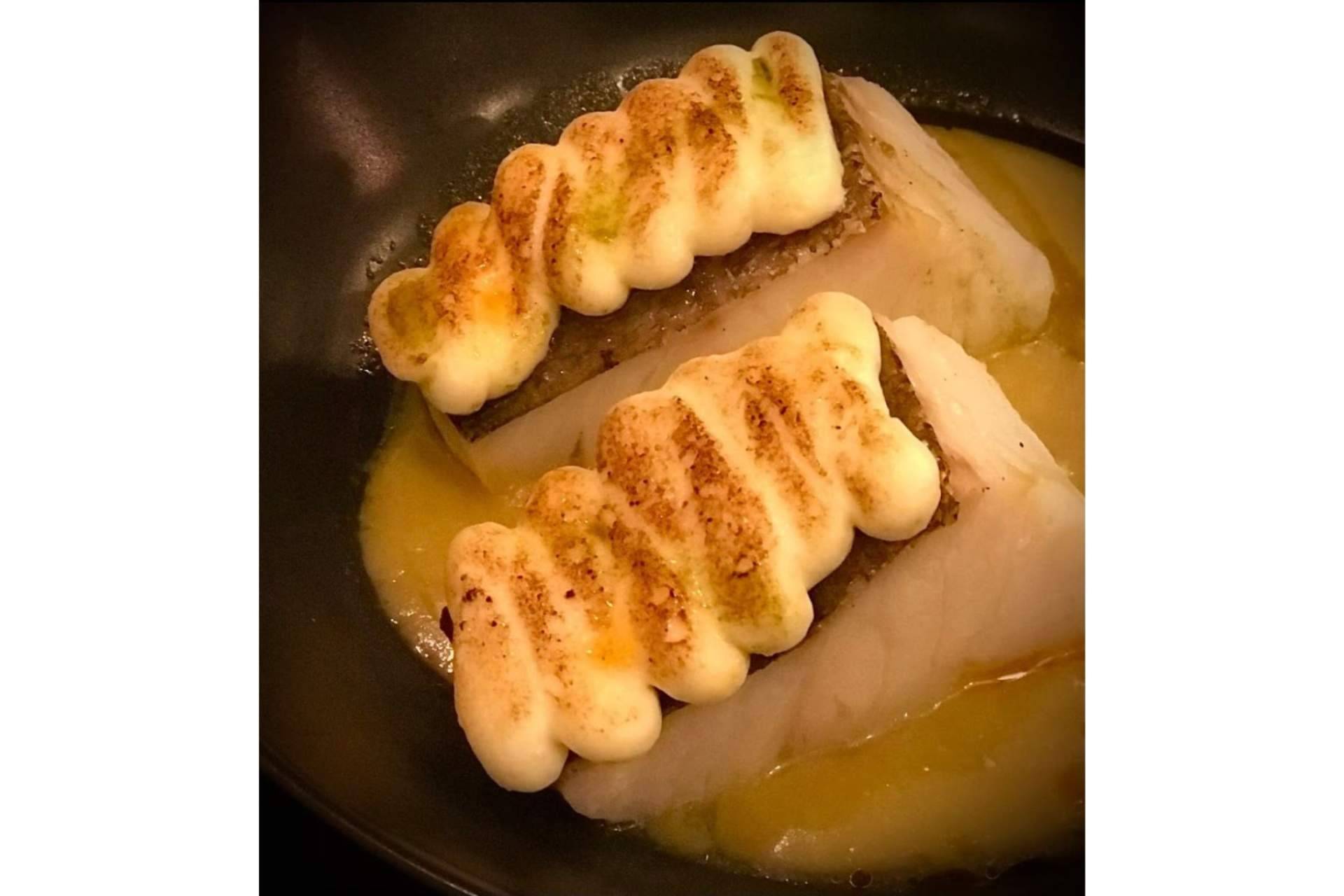 El bacalao confitado con porrusalda y alioli de Hikei Orduña