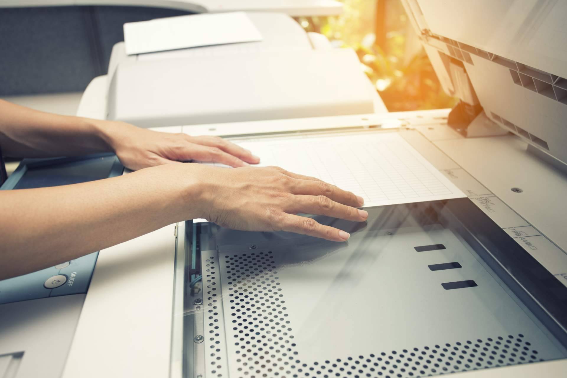 Optimus Prices dispone de plotter de impresión