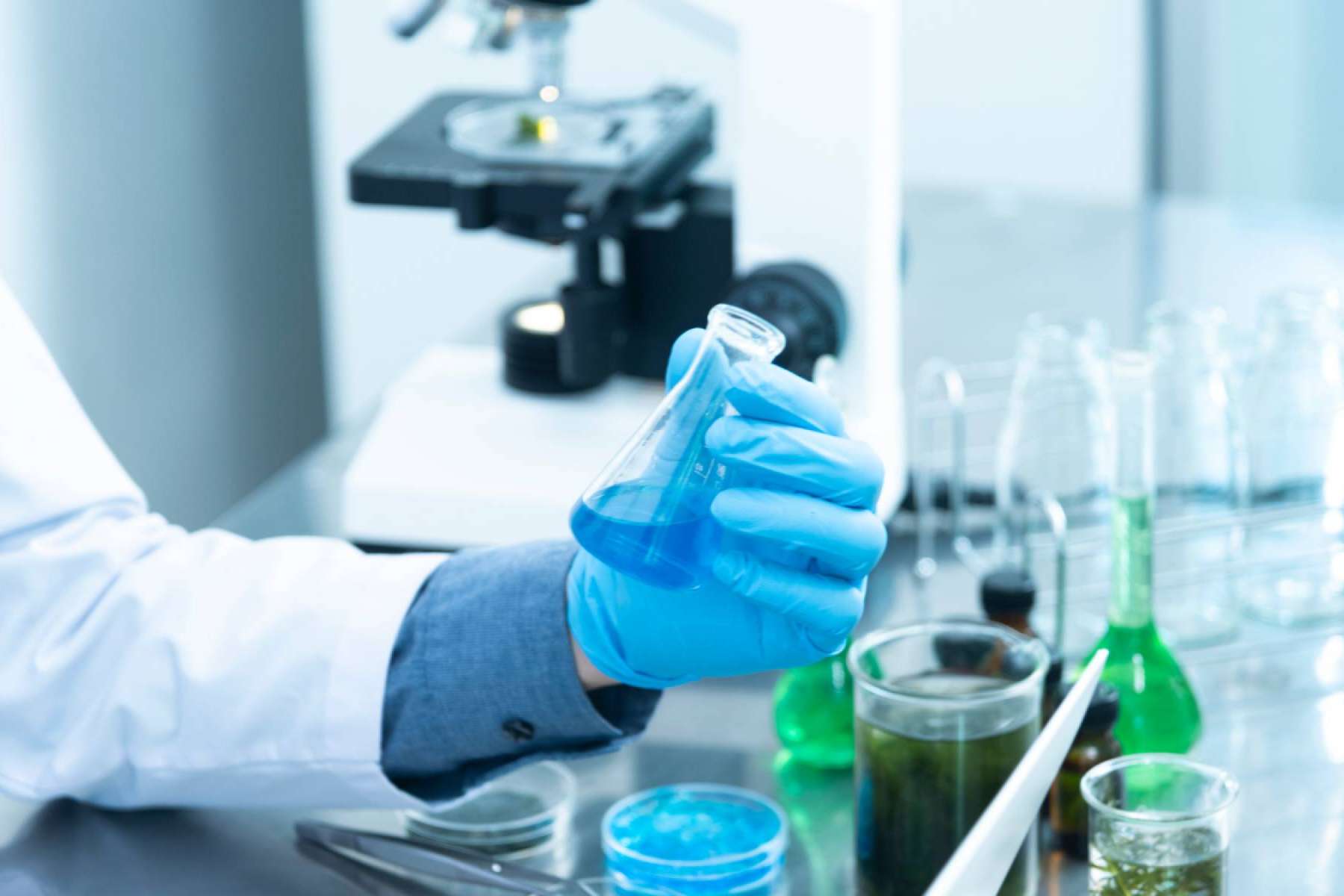 Valtria explica cómo garantizar la seguridad farmacéutica instalando áreas de contención y bioseguridad y salas blancas