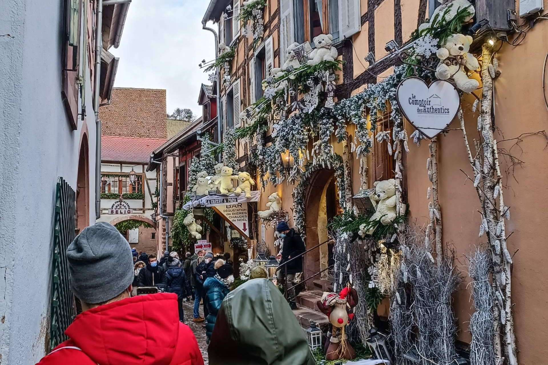 Una tendencia entre los turistas españoles es visitar mercados navideños
