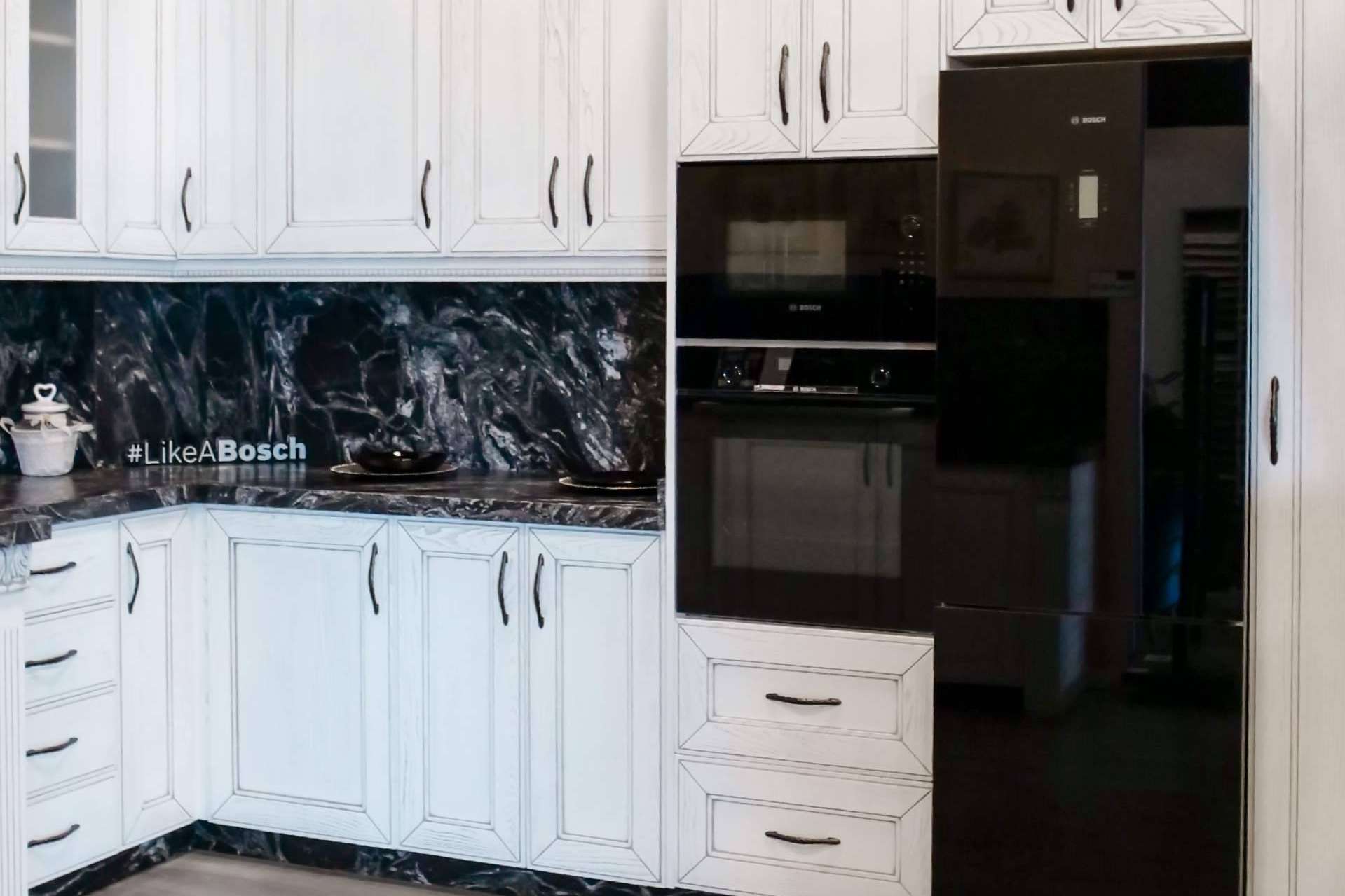 Maderas Gámez usa la madera como material protagonista en las cocinas