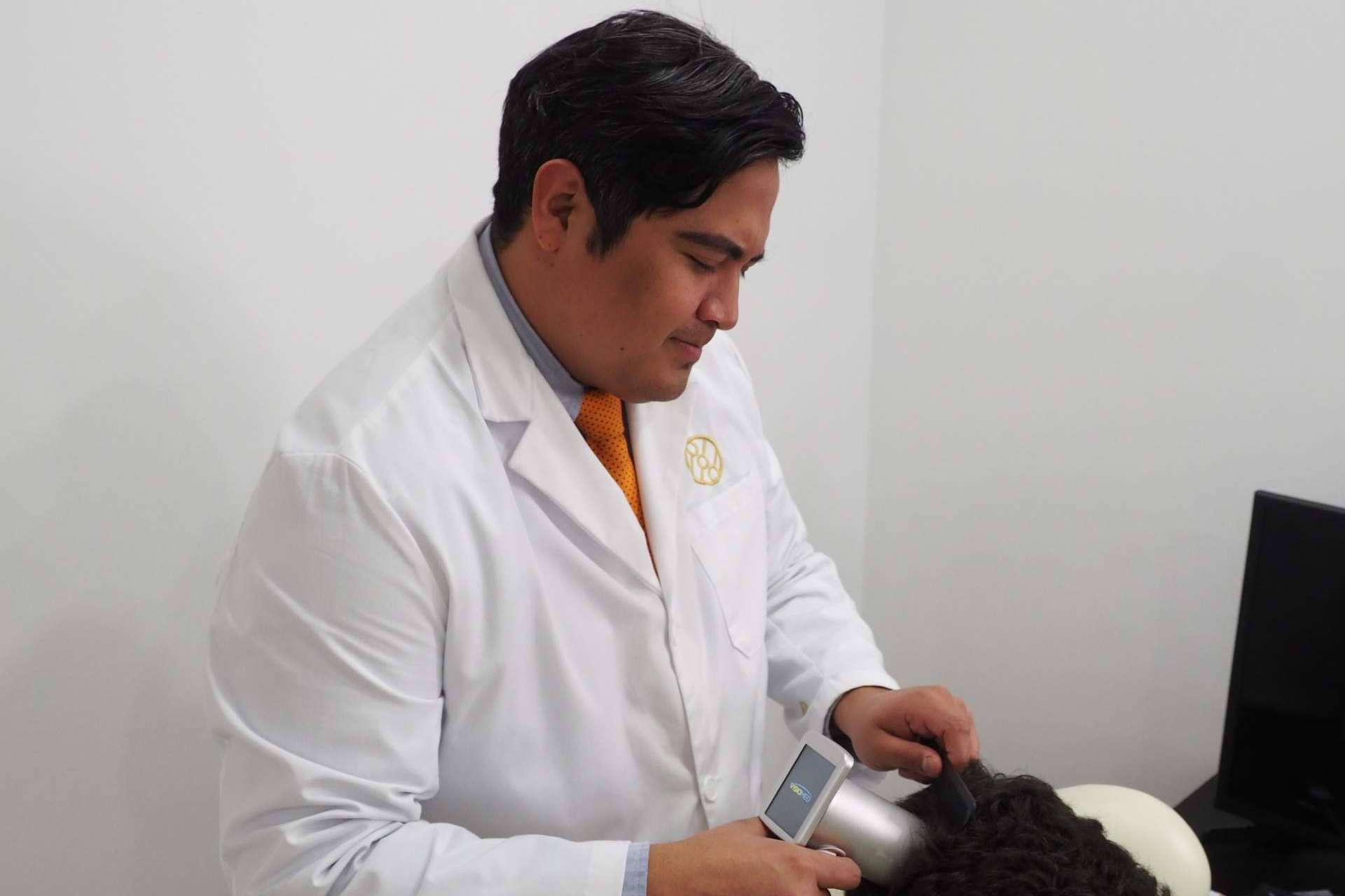Conocer al Dr. Espinosa Custodio y cuáles son los beneficios de la técnica FUE-DHI
