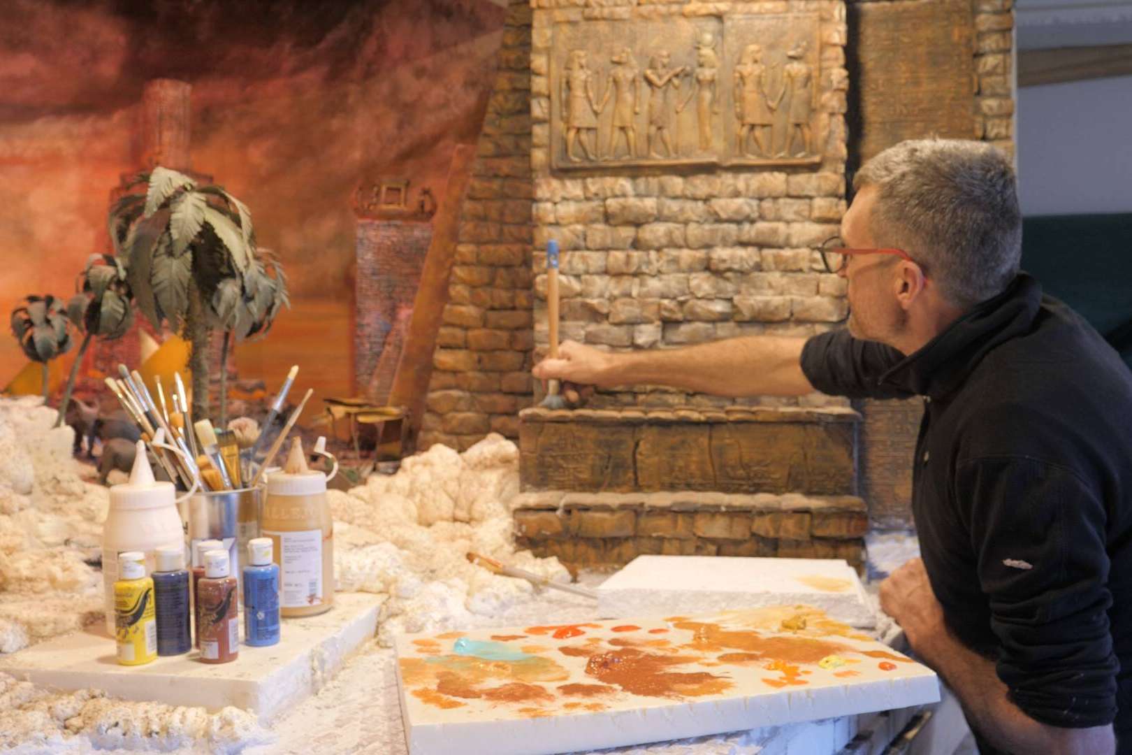 Ramón Colomer es un artista que lleva 35 años construyendo dioramas