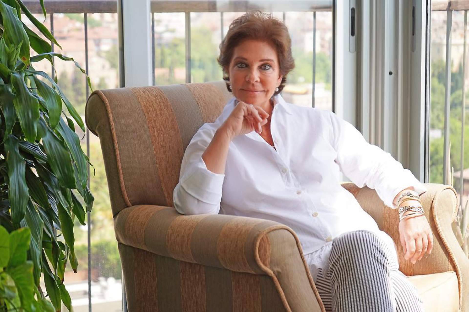 Entrevista a Gloria López de María, autora de 'Cuando el sol se apaga'