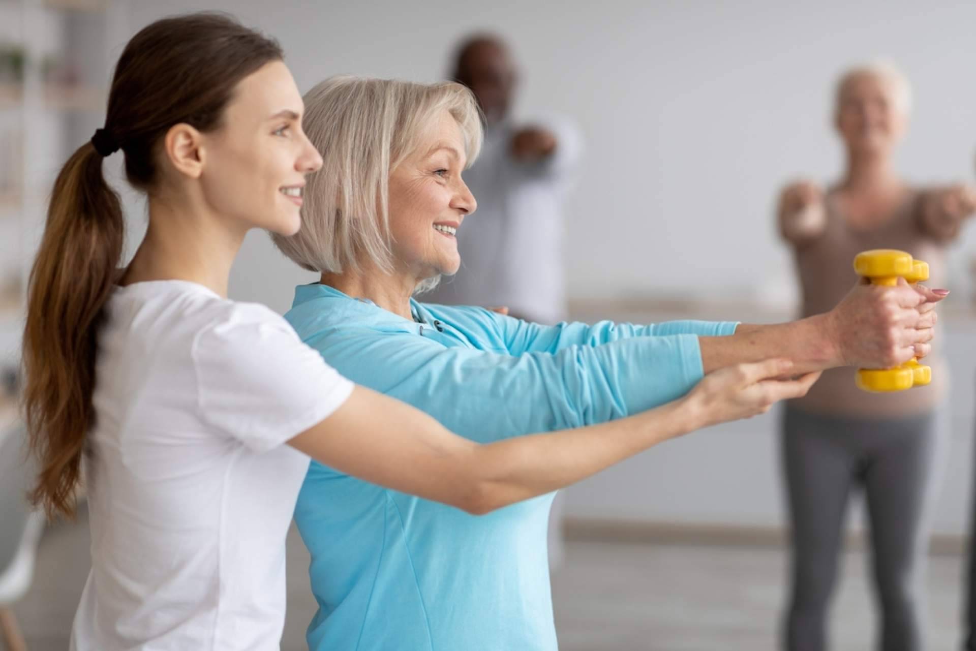 La importancia de entrenar la fuerza en personas mayores de 60 años de la mano de Muévete Conmigo