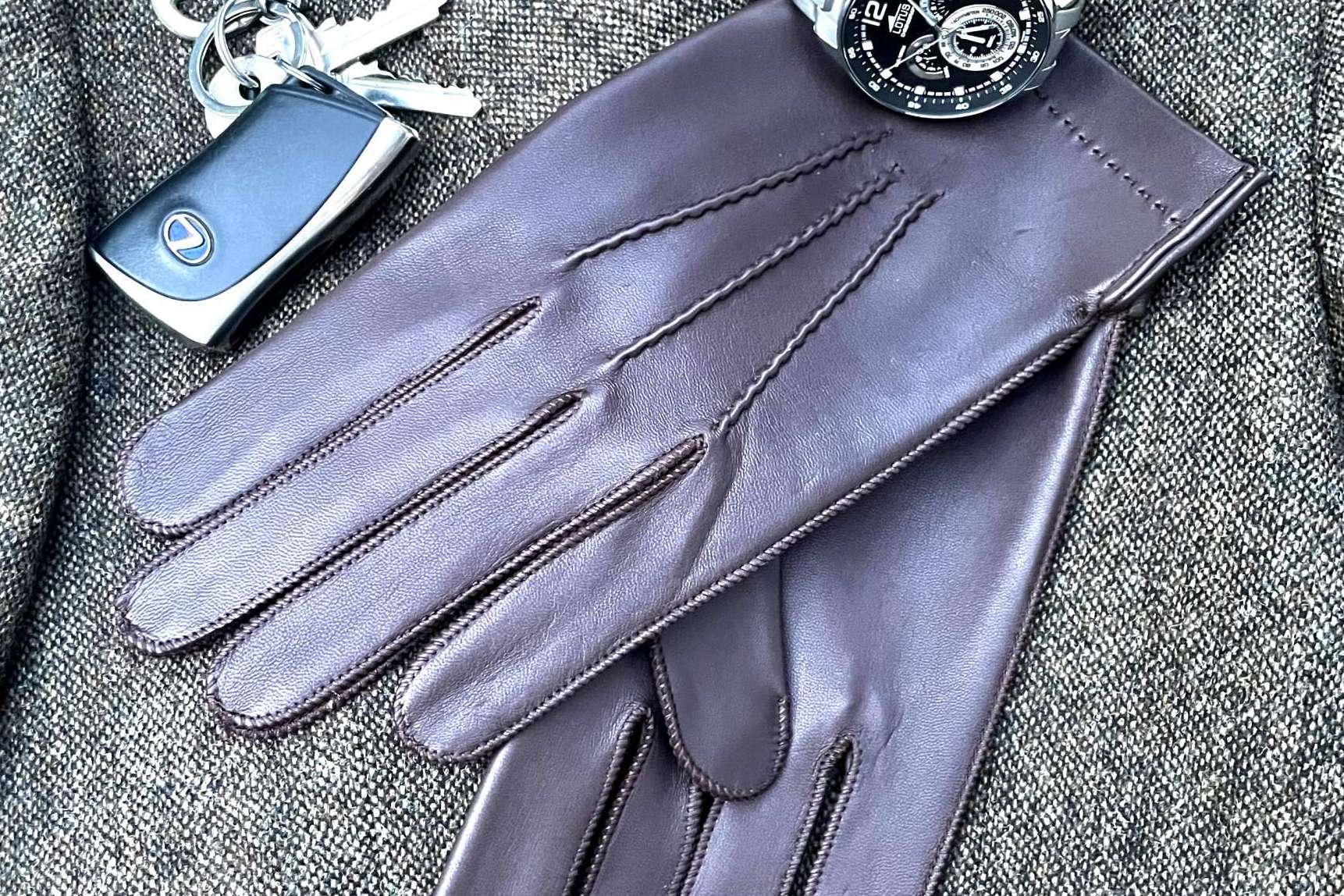 Regalos con los que acertar esta navidad, los guantes y complementos de Santacana