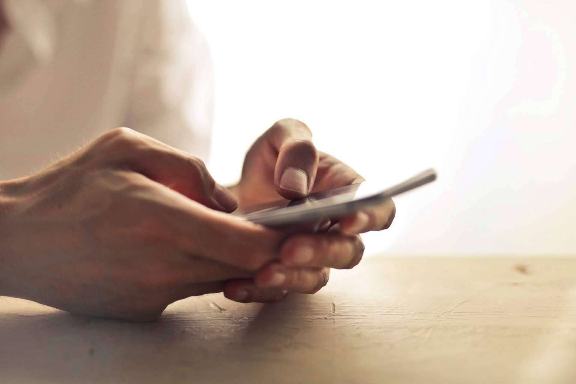 Prevenir la depresión laboral gracias a los investigadores del IBIMA y su nueva app