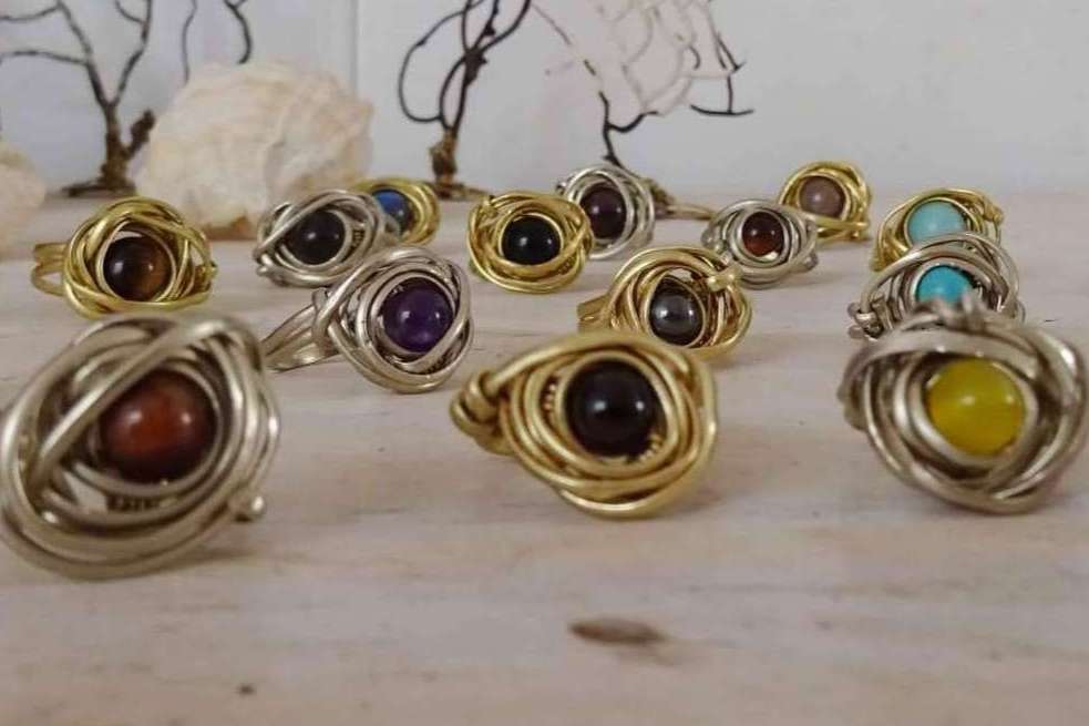 Joyería artesanal ecológica, un regalo ideal para Navidades o el día de reyes