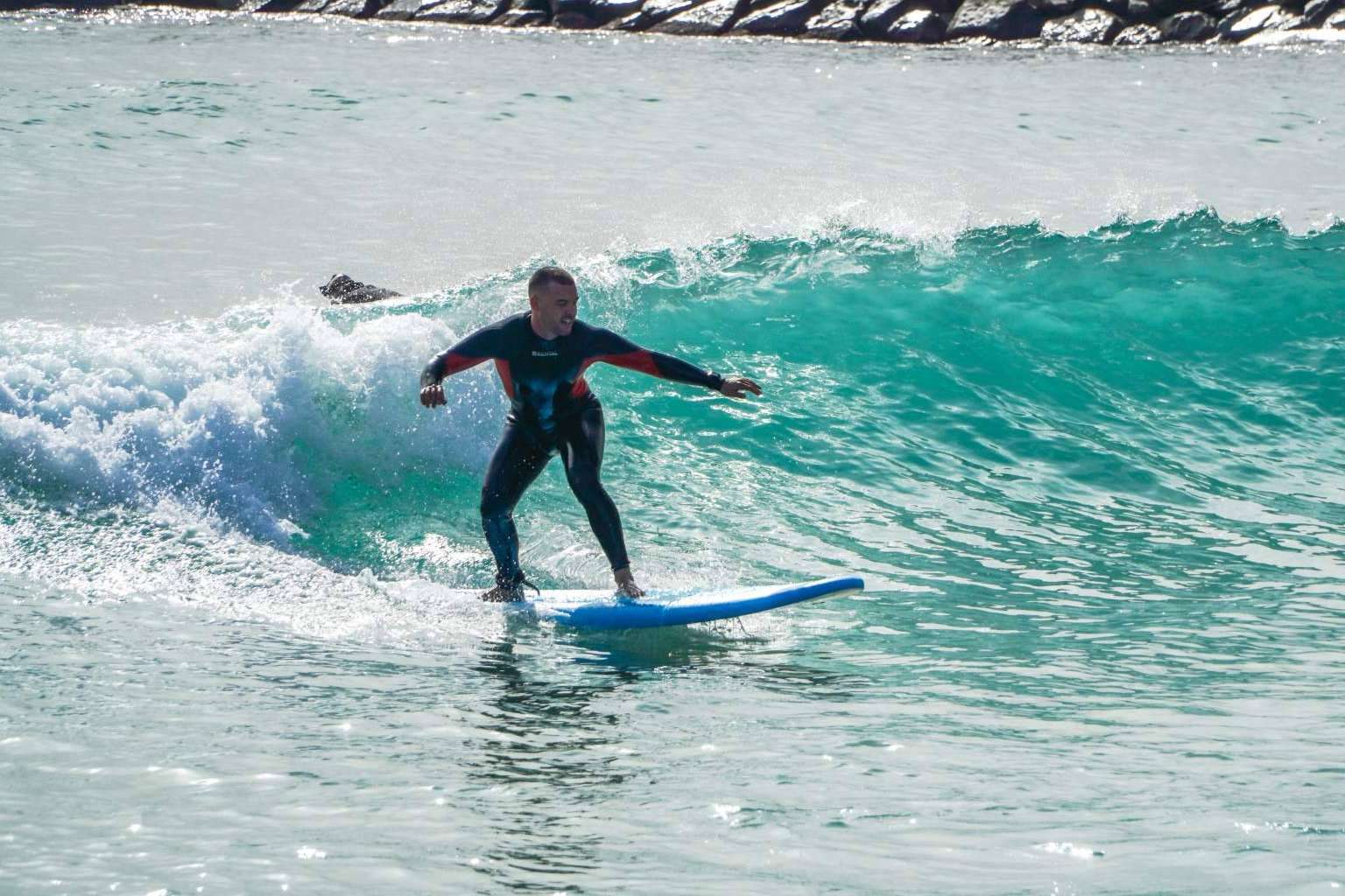 Clases de surf en Barcelona con Eswell