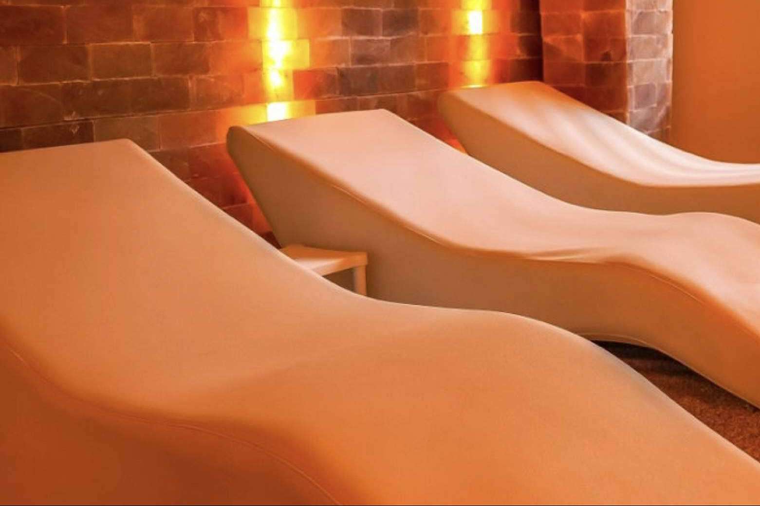 La cueva de sal del Himalaya disponible en Aqua Club Termal