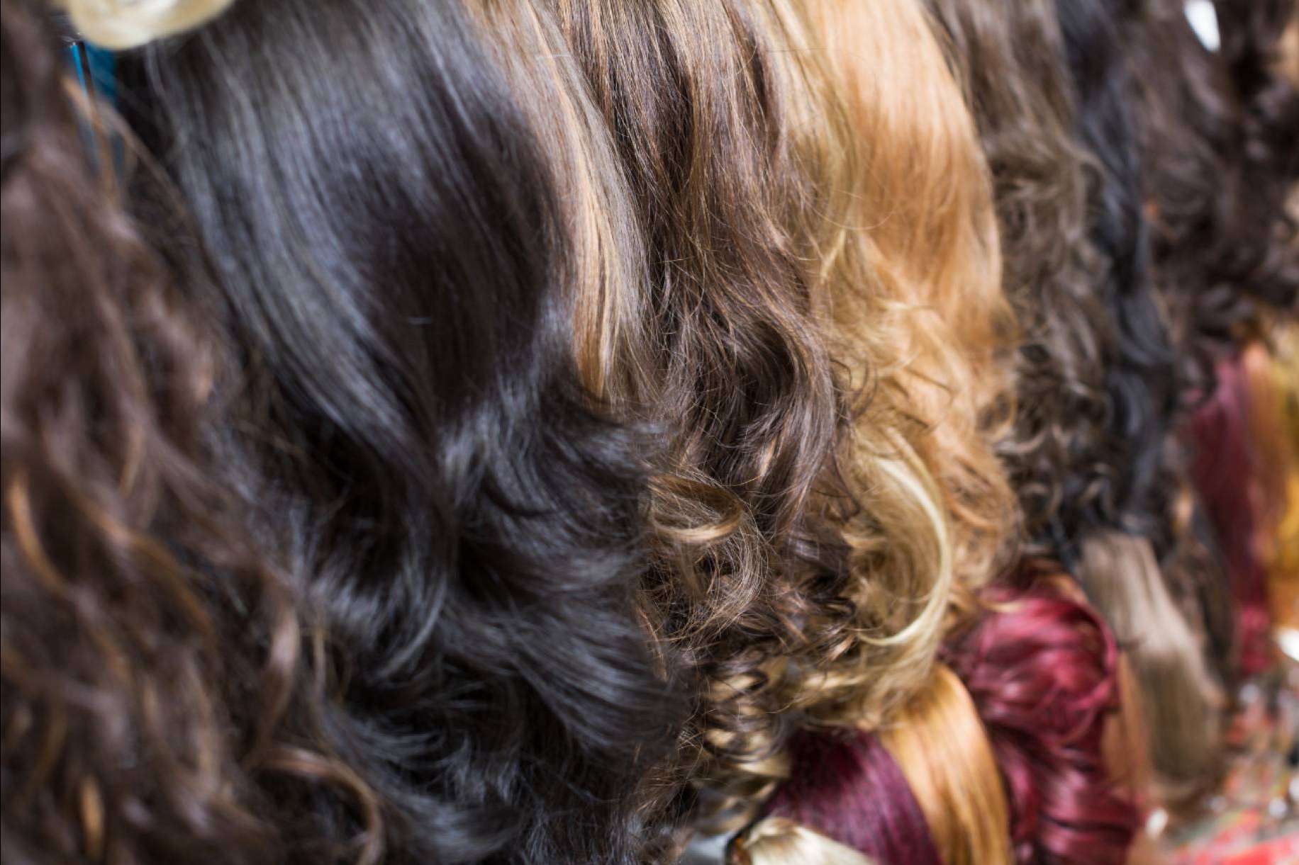 Lograr un look instantáneo con extensiones naturales de clip