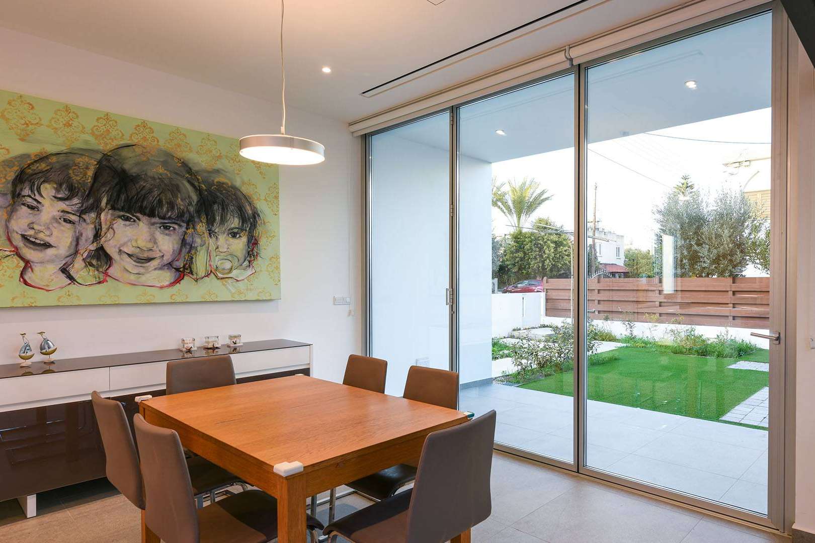 Conocer todas las características por las que destacan las puertas de aluminio plegables