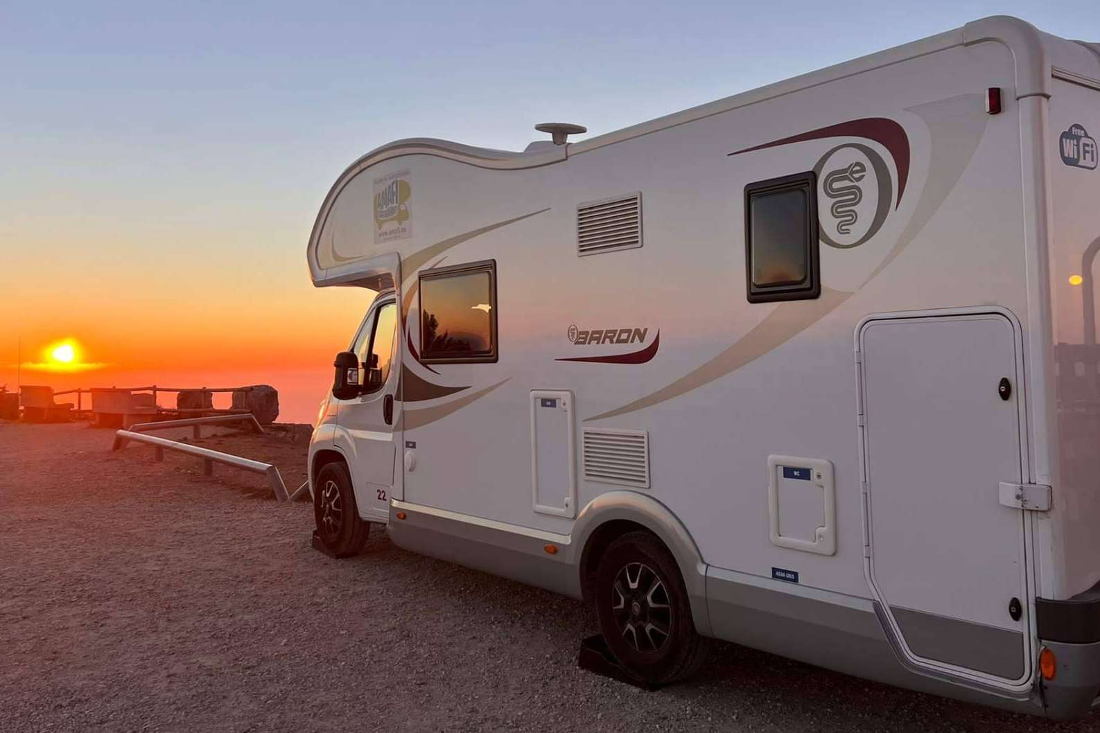 Amafi Caravaning alquila diversos tipos de autocaravanas a un precio económico con todo incluido